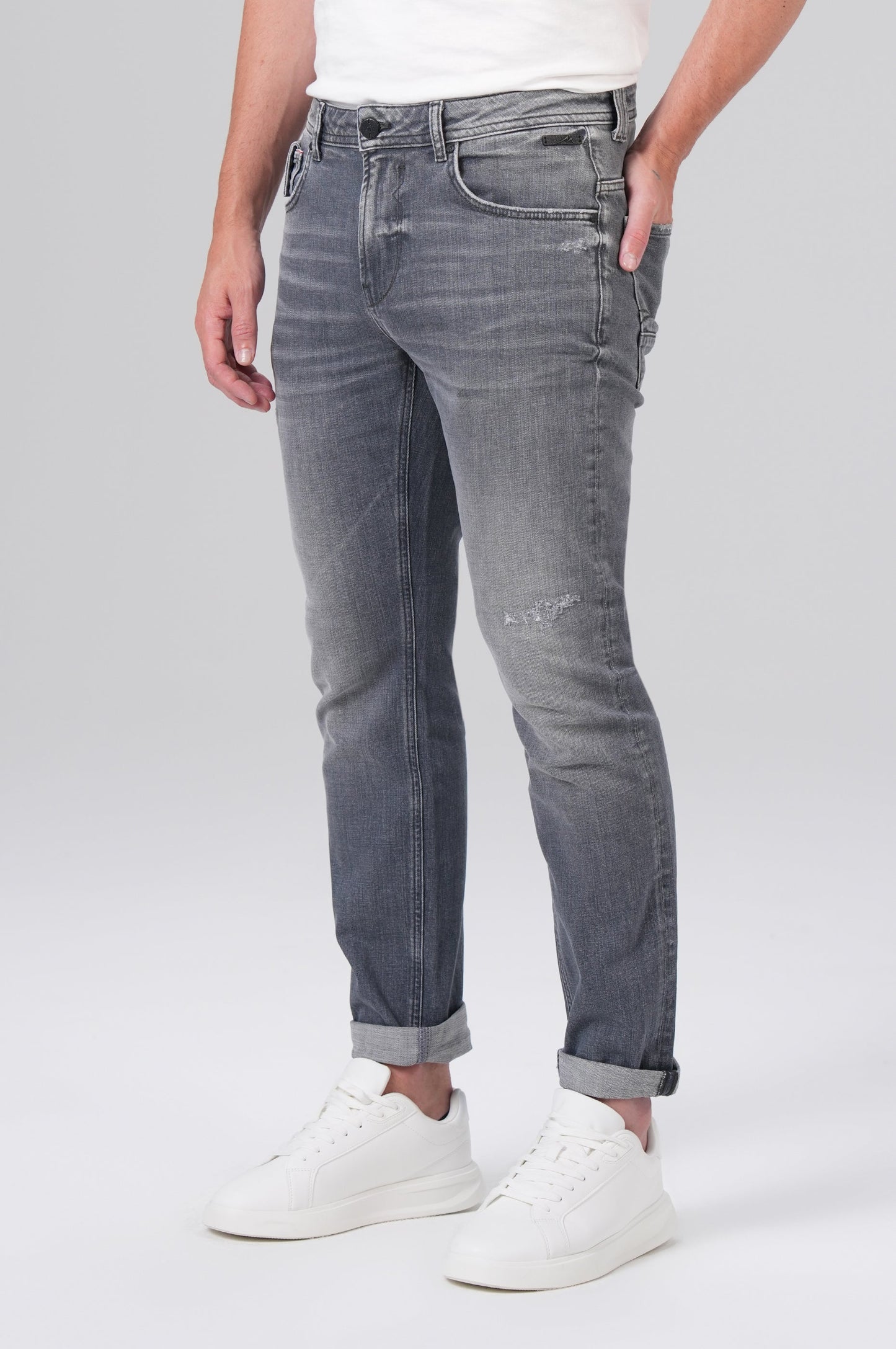 Ricardo Regular | Clever Grey