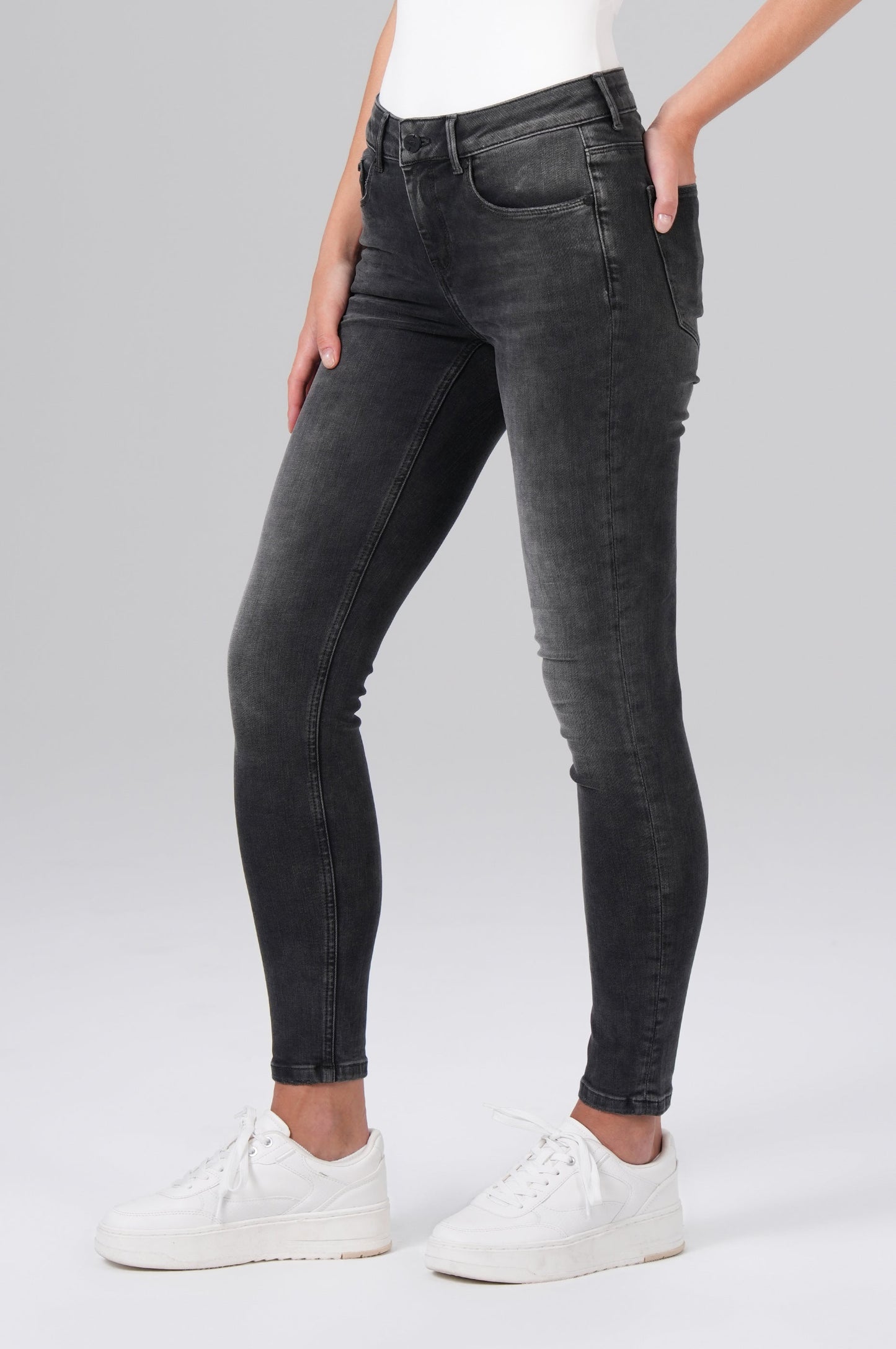 Sina Skinny Fit | Cloud Black