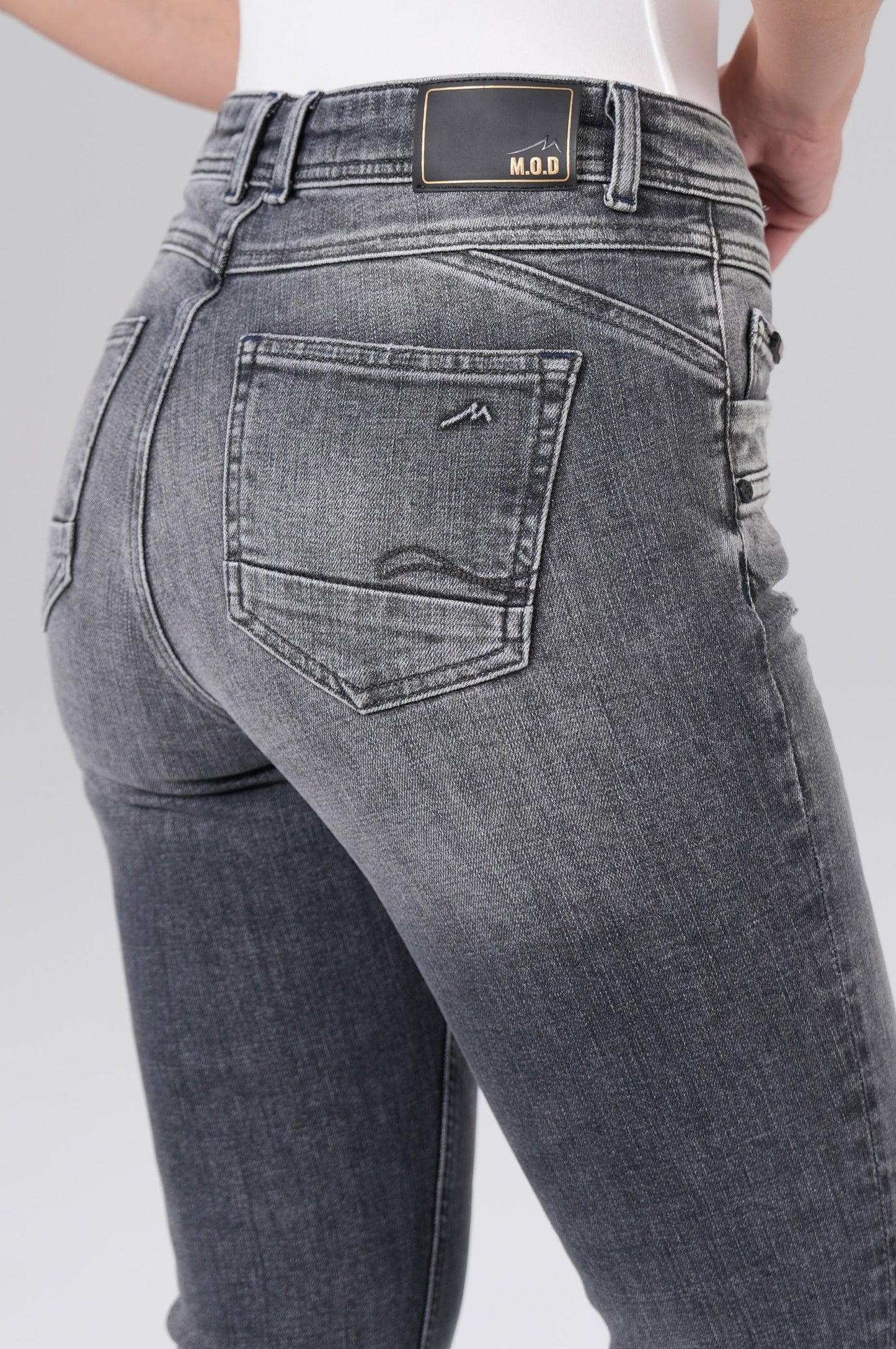 Rea High Regular Fit | Coffee Grey
