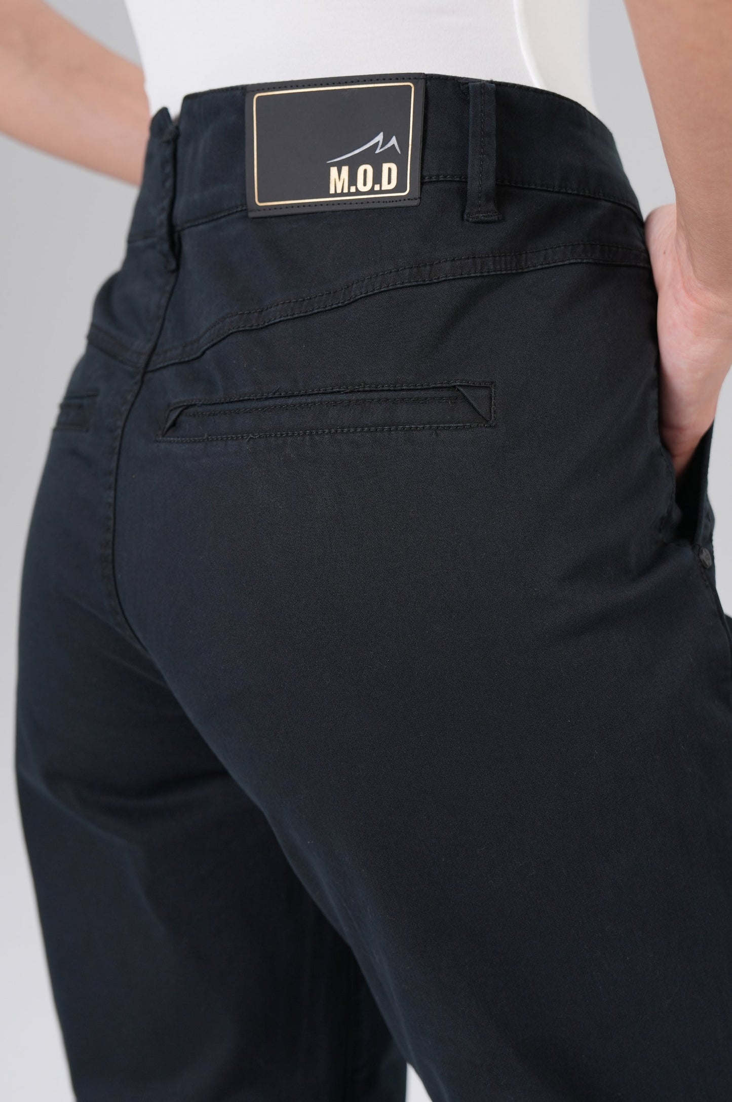 Channel Chino | Black