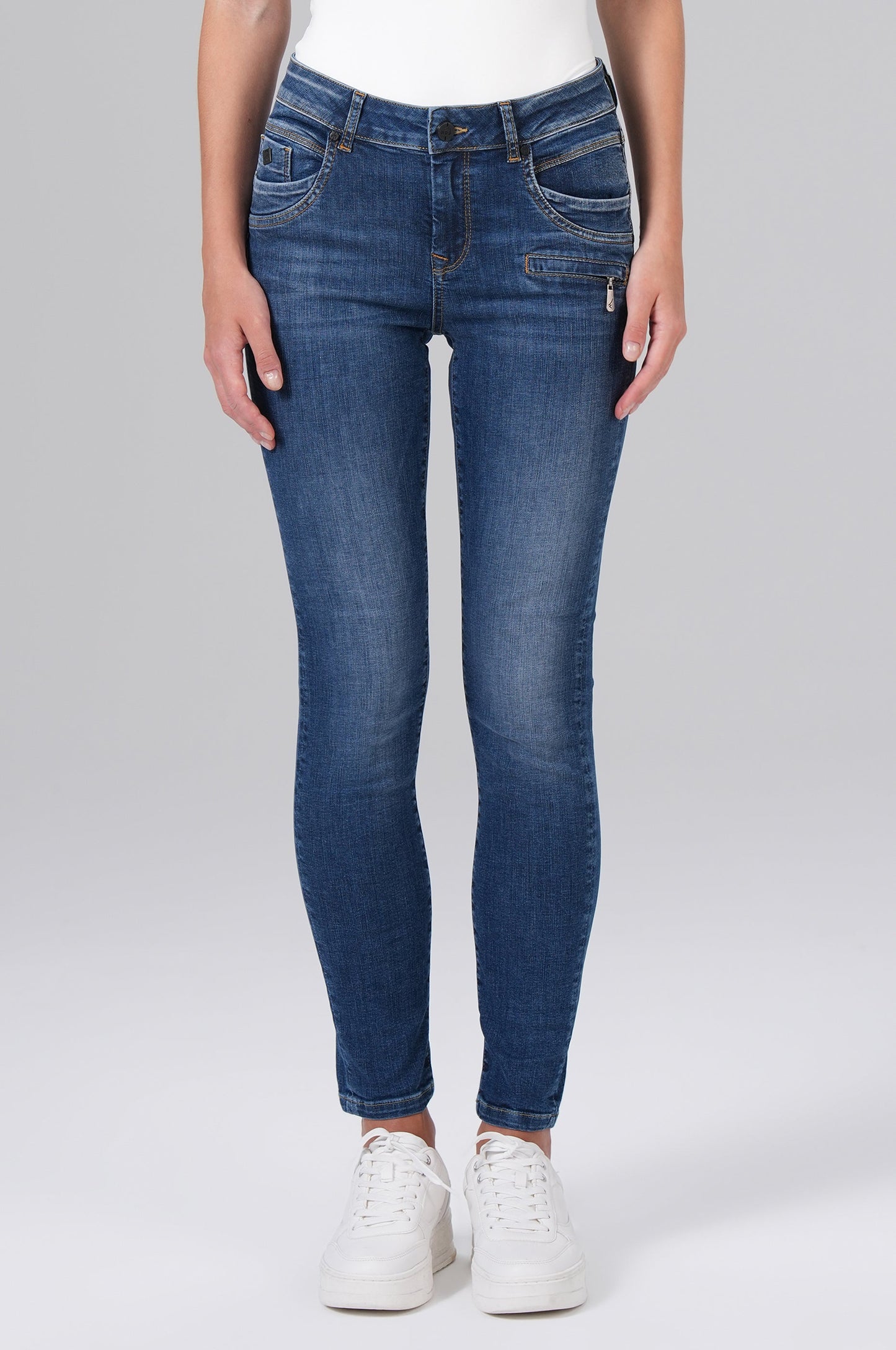 Suzy Skinny Fit | Mid Blue