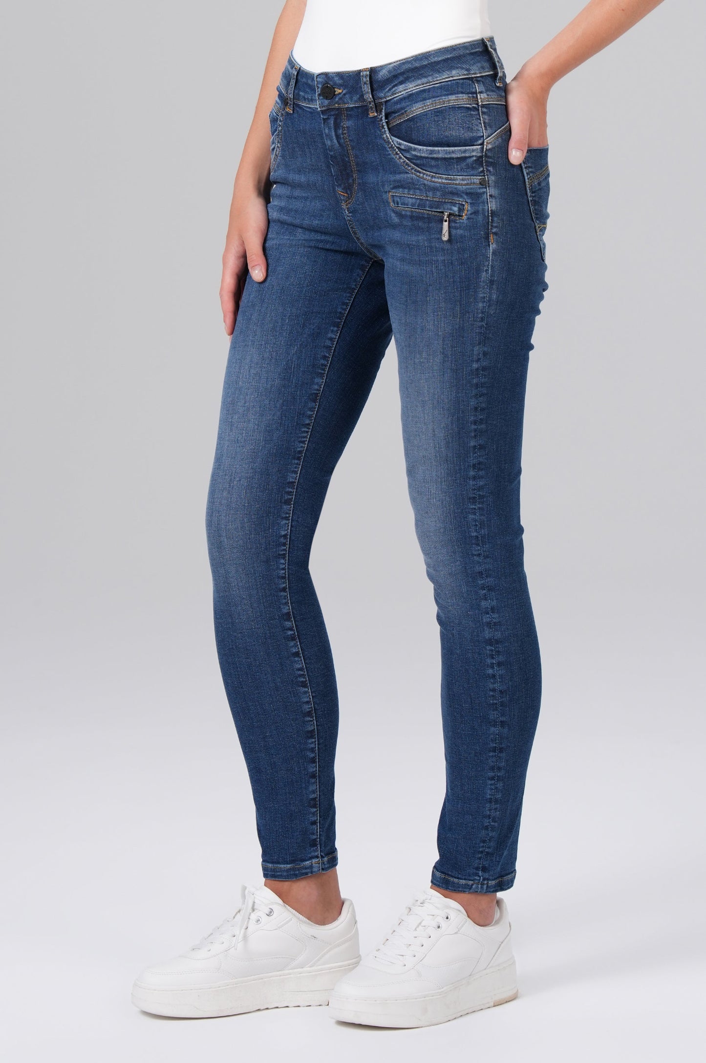 Suzy Skinny Fit | Mid Blue