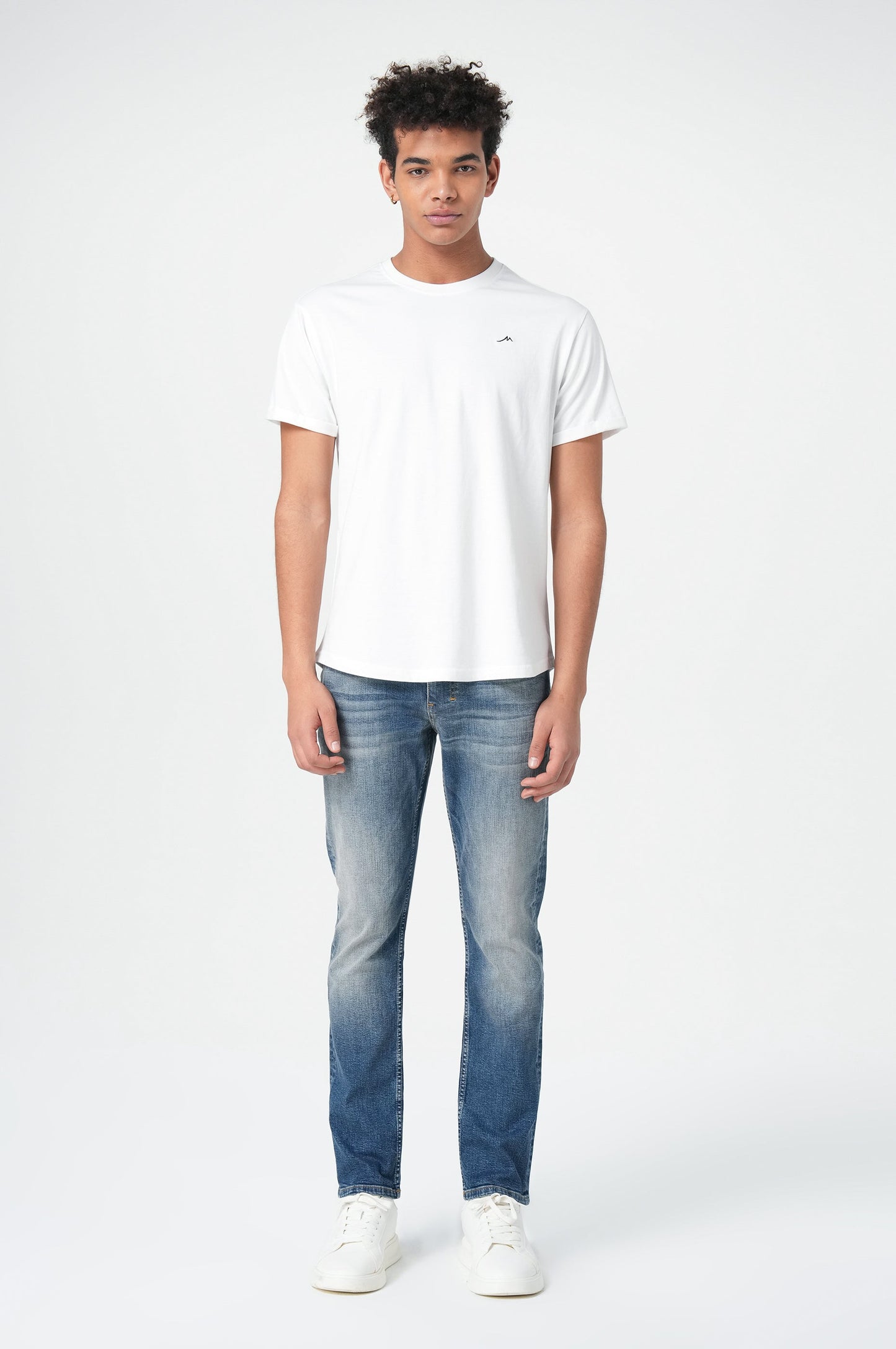 LEO | White