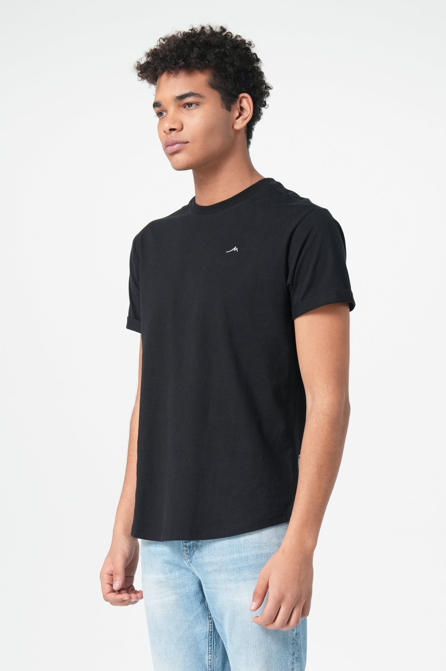 LEO | Black
