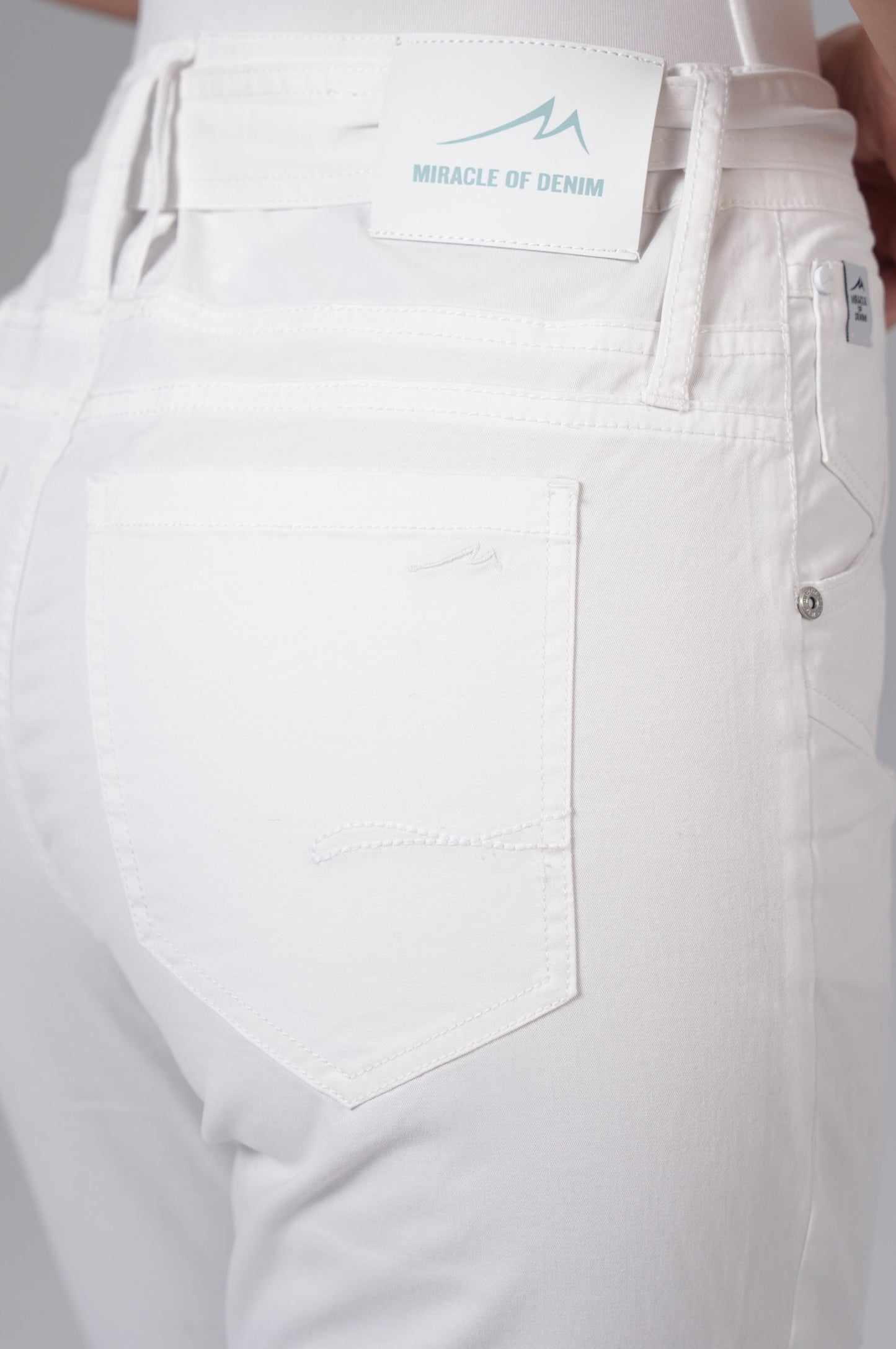 Iris Boy Fit | Soft White