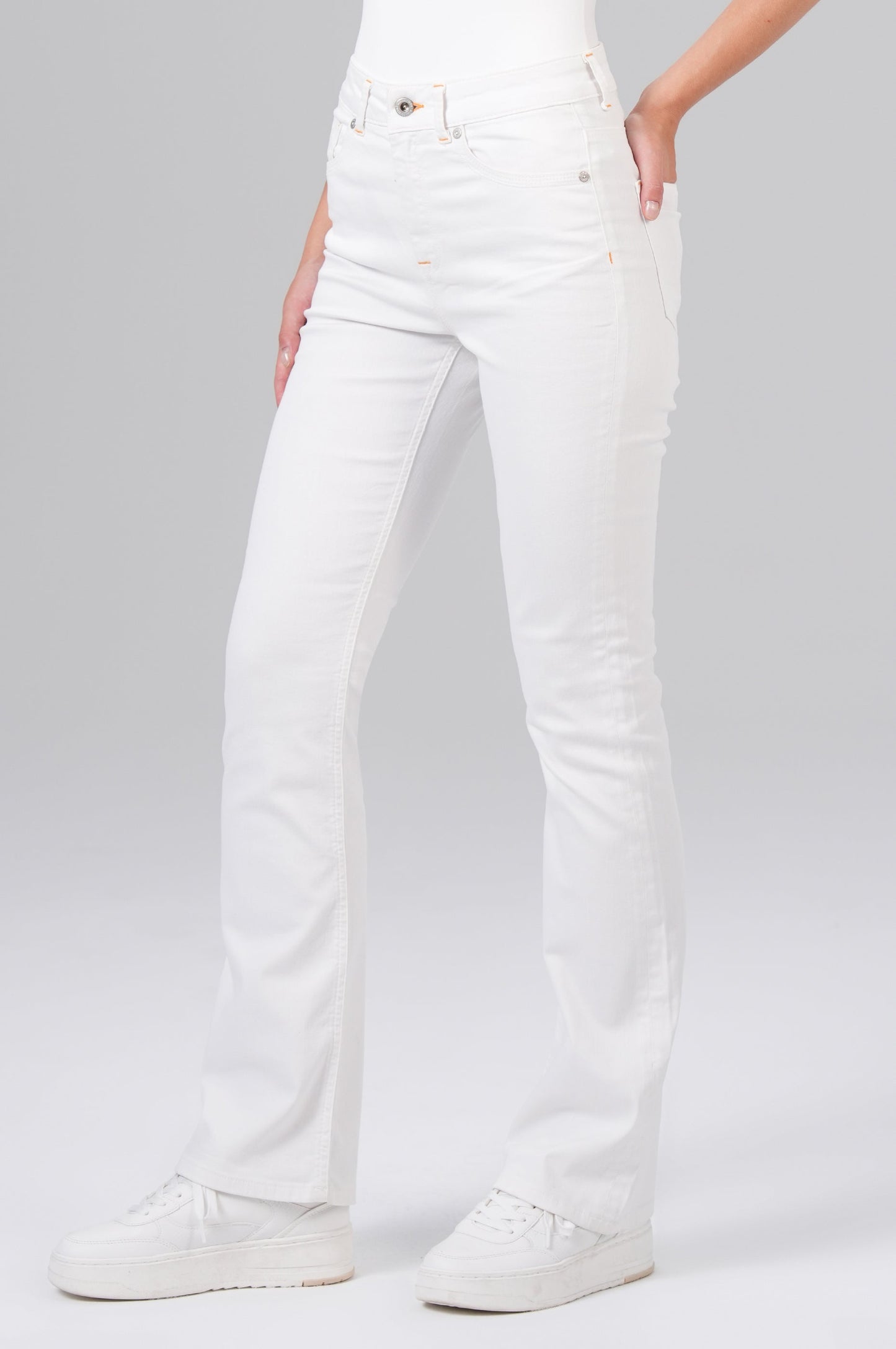 Sina Bootcut Highrise | White