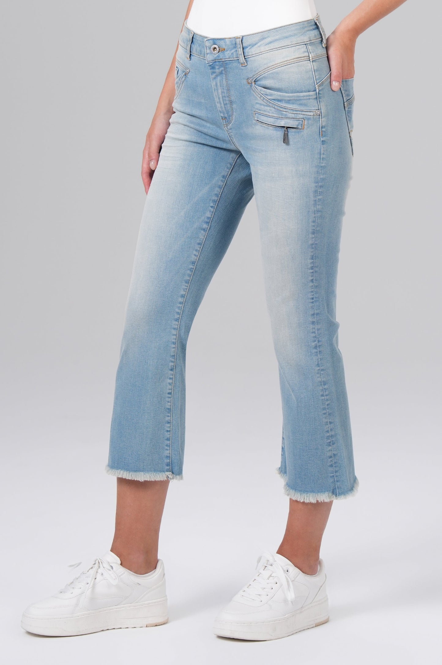 Suzy Kick Flared | Bank Blue