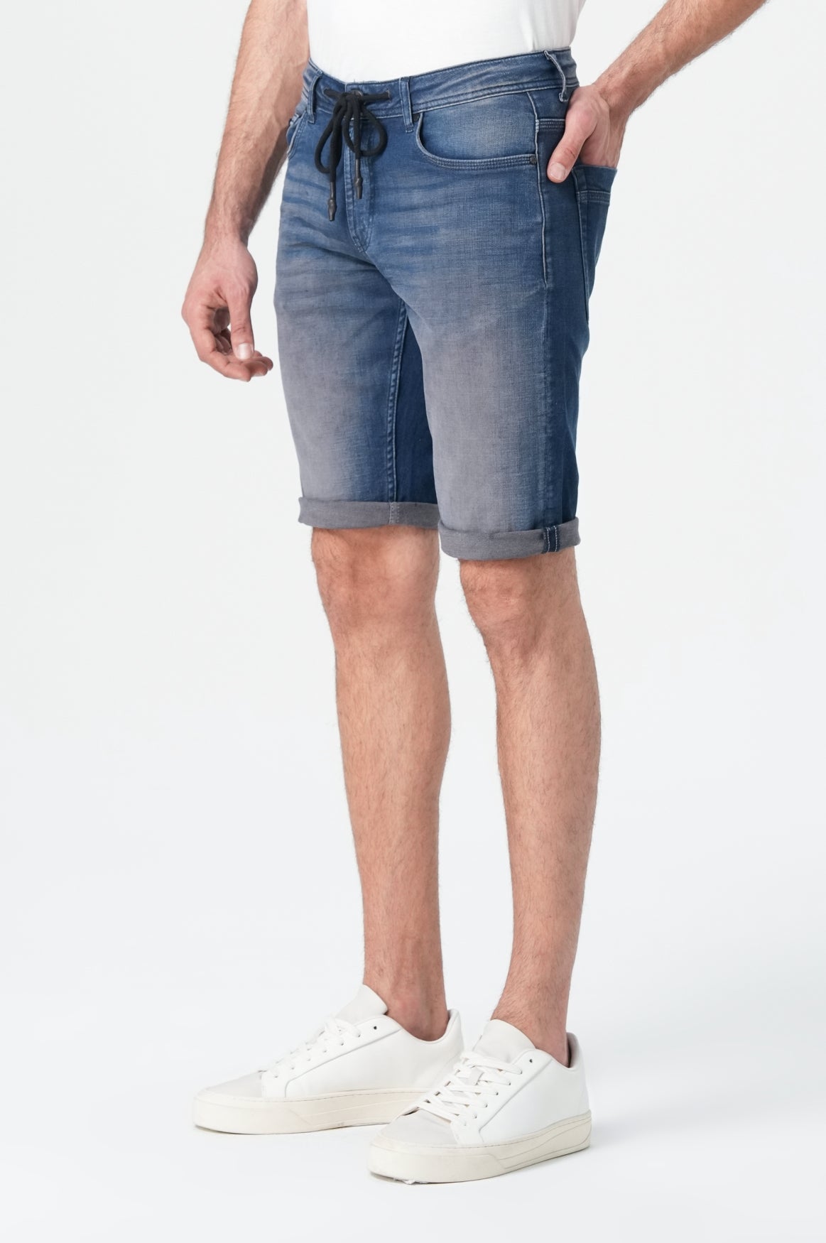 Tom Shorts | Divided Blue