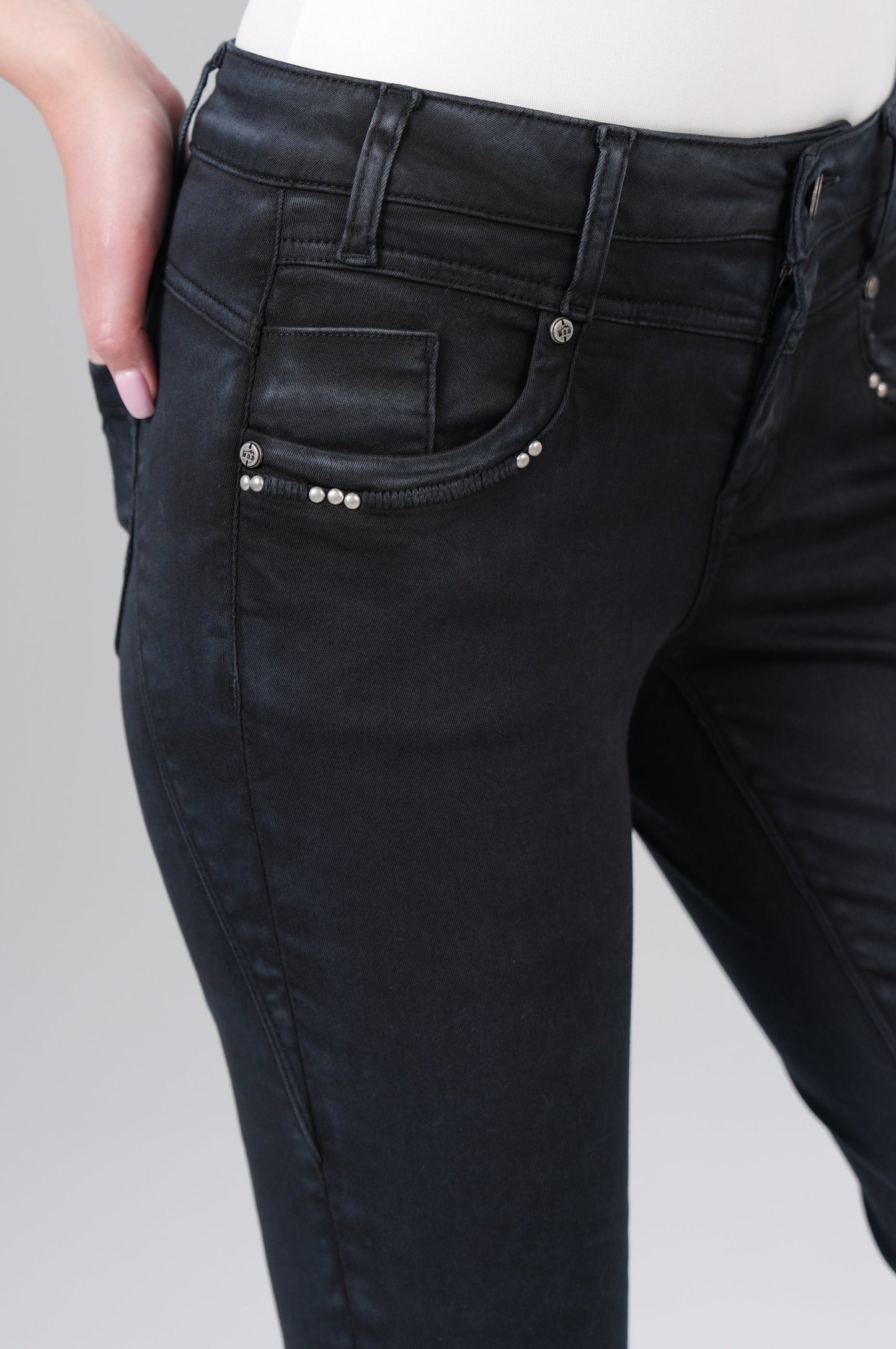 Rita Regular Fit | Black Wash