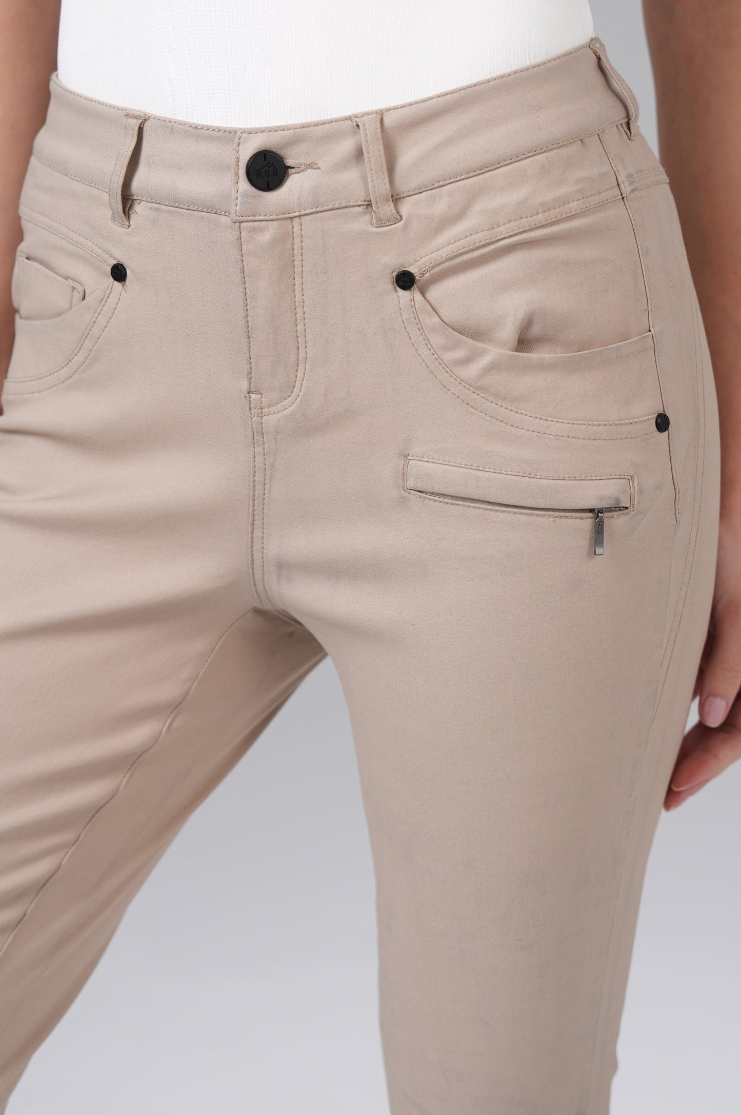 Suzy Skinny Fit | White Cap