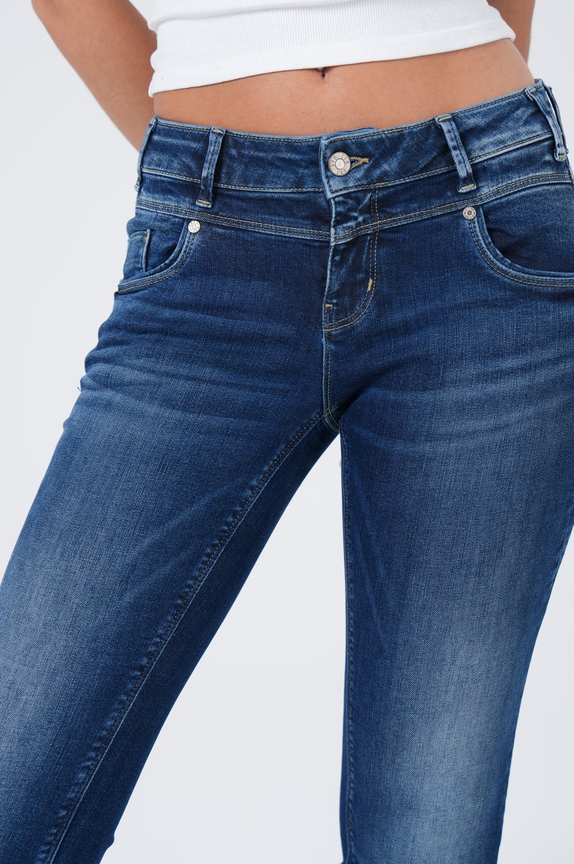 Rea Regular | Entitle Blue
