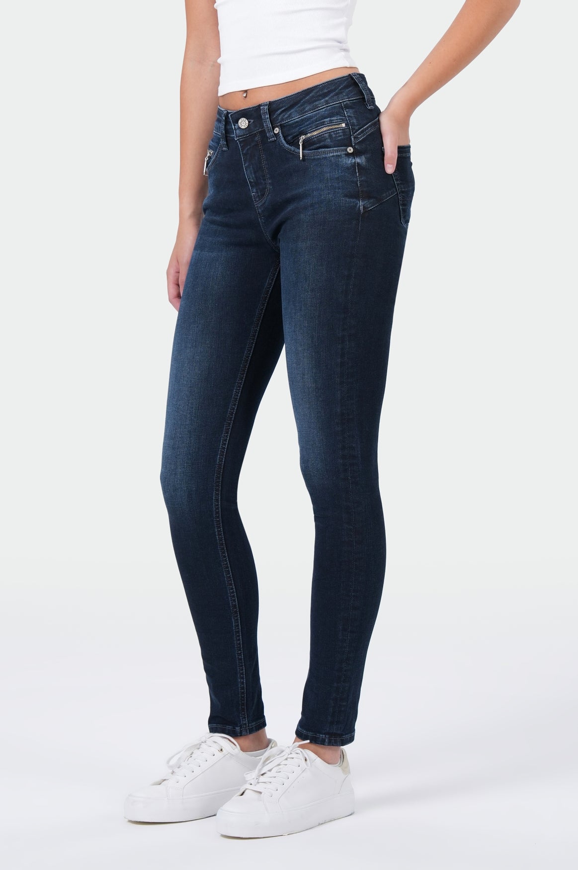 Sarah Skinny | Engine Blue