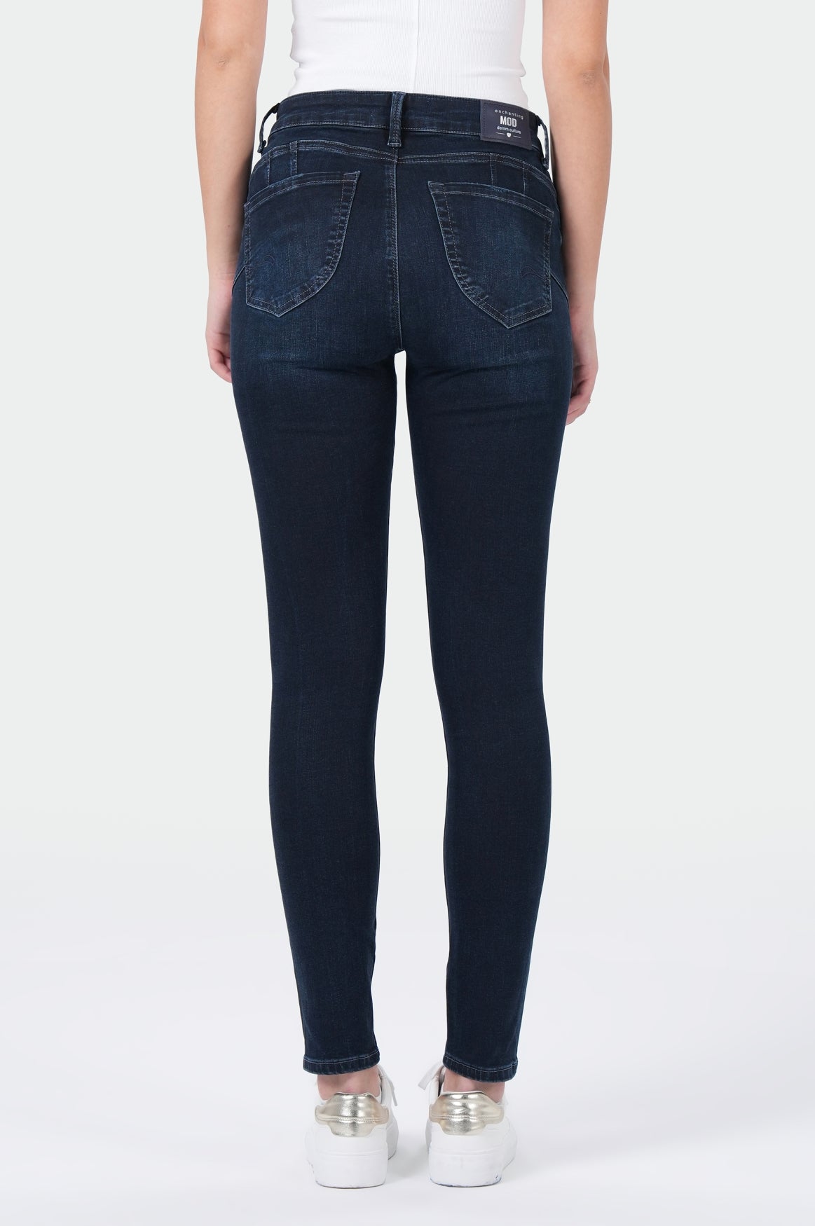 Sarah Skinny | Engine Blue