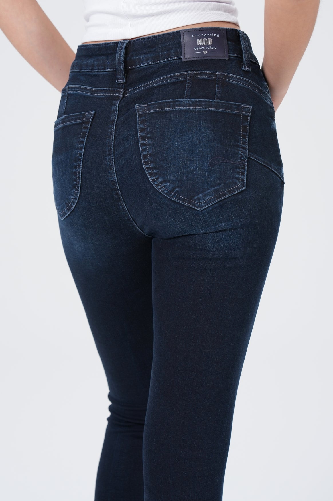Sarah Skinny | Engine Blue