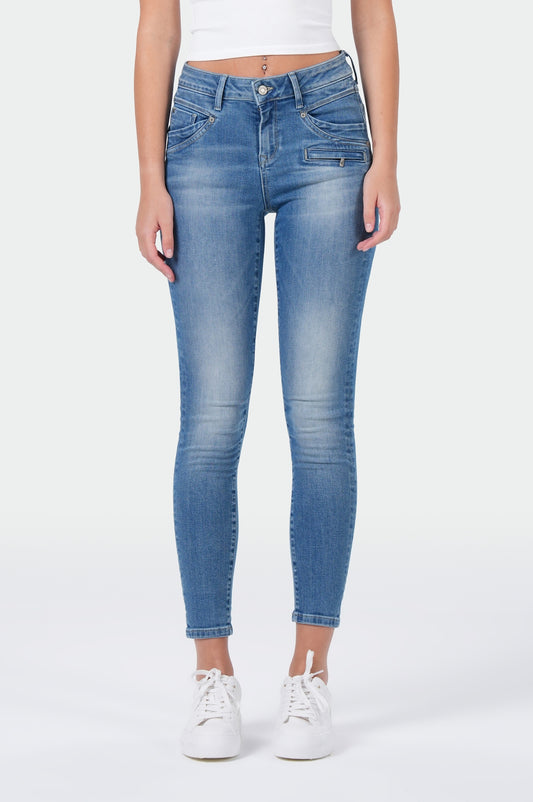 Suzy Skinny | Exhale Blue