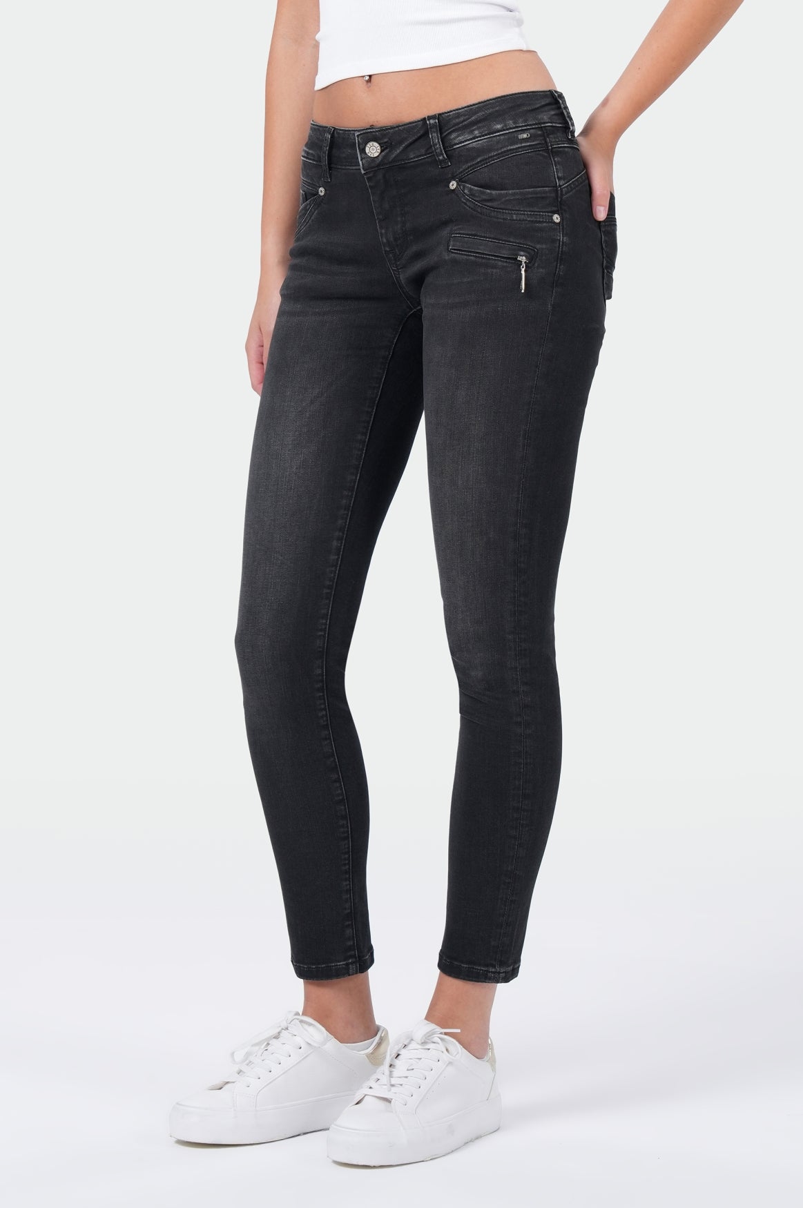 Suzy Skinny | Extra Black