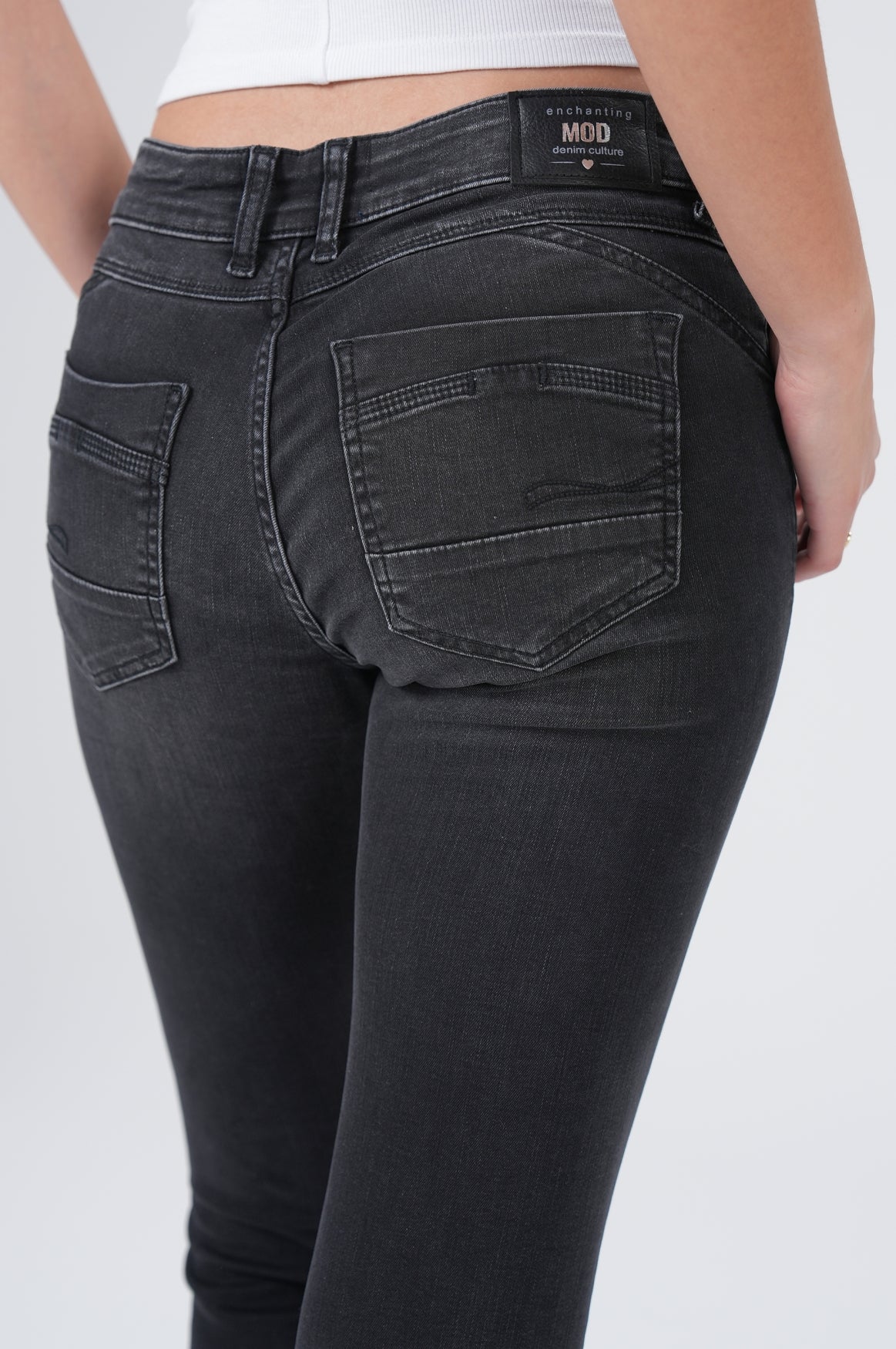 Suzy Skinny | Extra Black