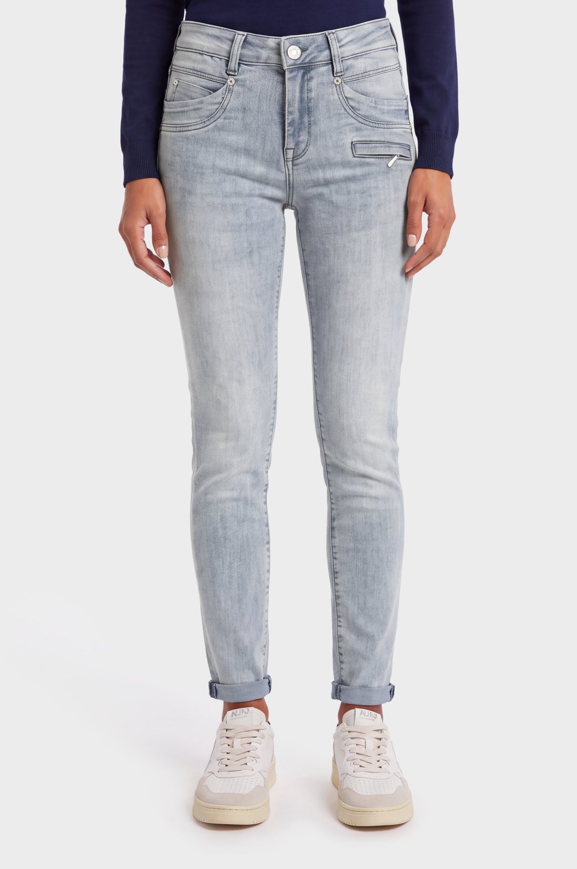 Suzy Skinny | Grow Blue