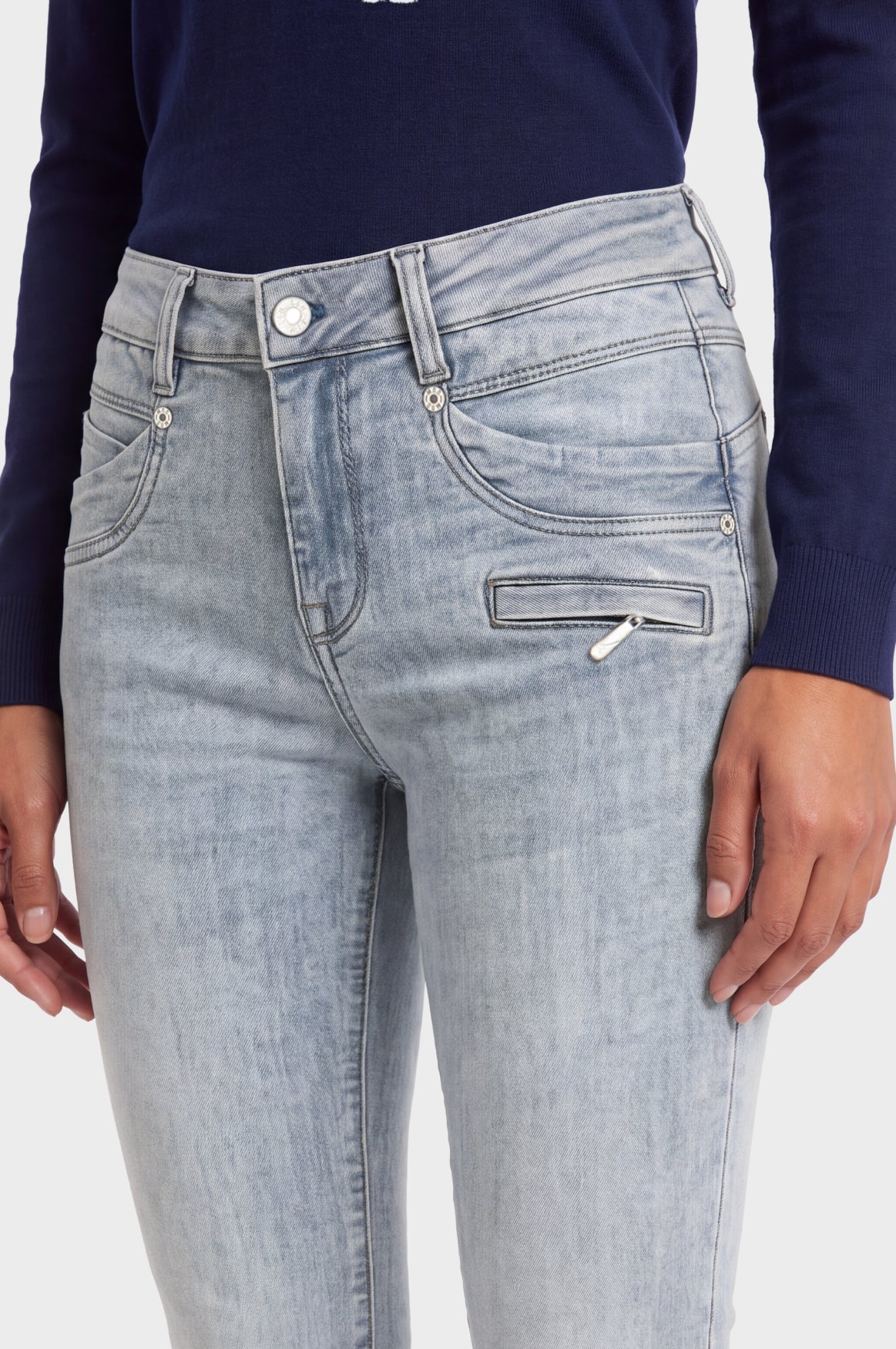 Suzy Skinny | Grow Blue