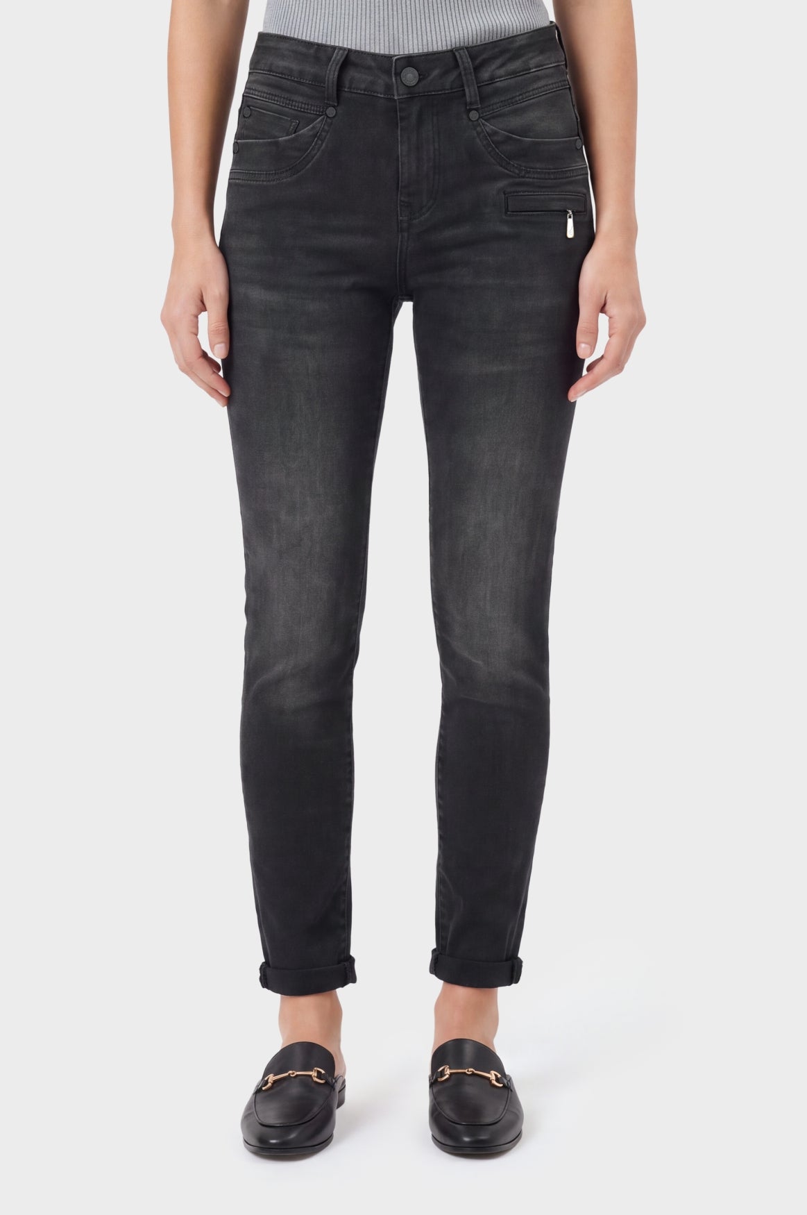 Suzy Skinny | Gather Black