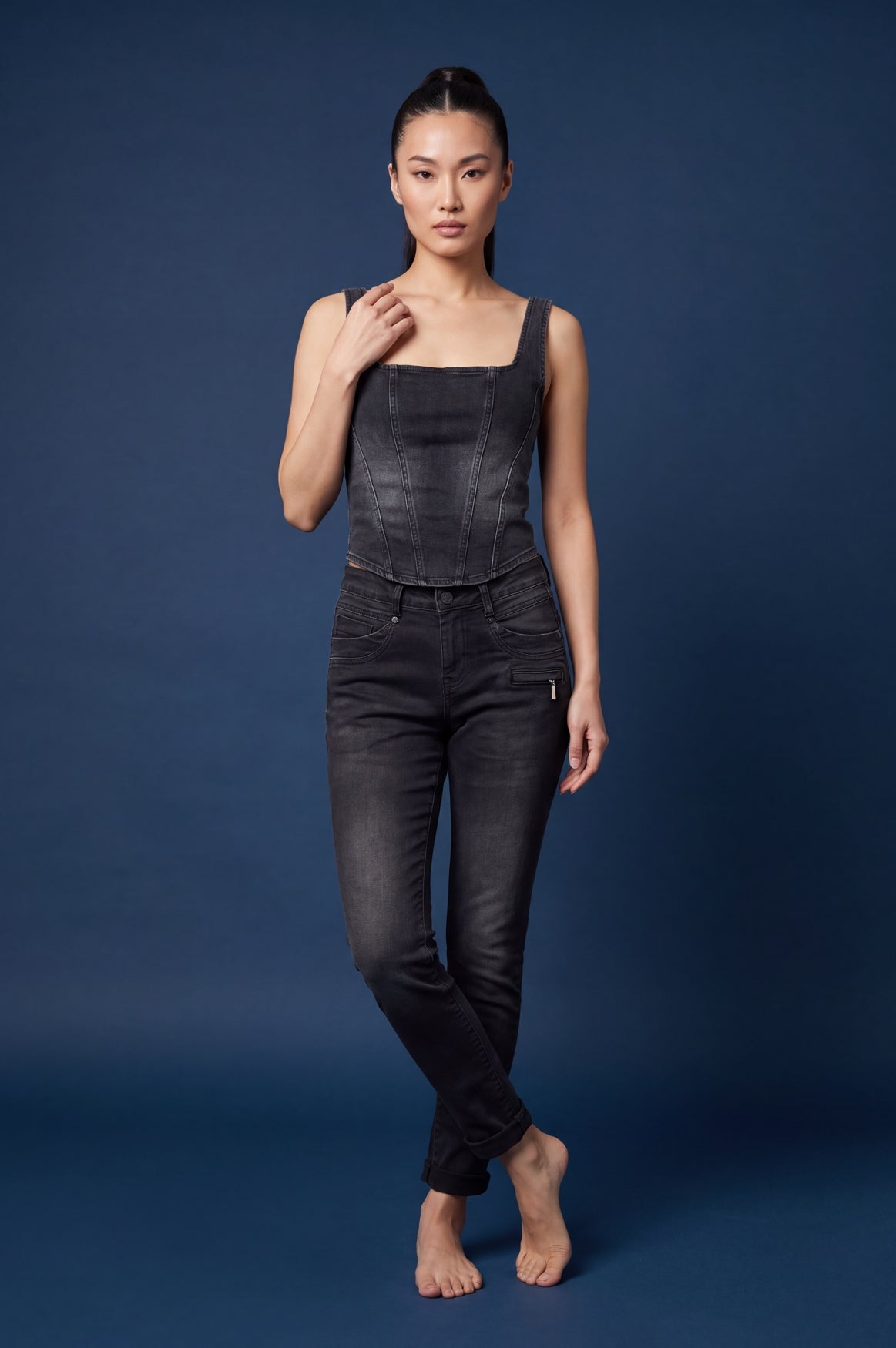 Suzy Skinny | Gather Black