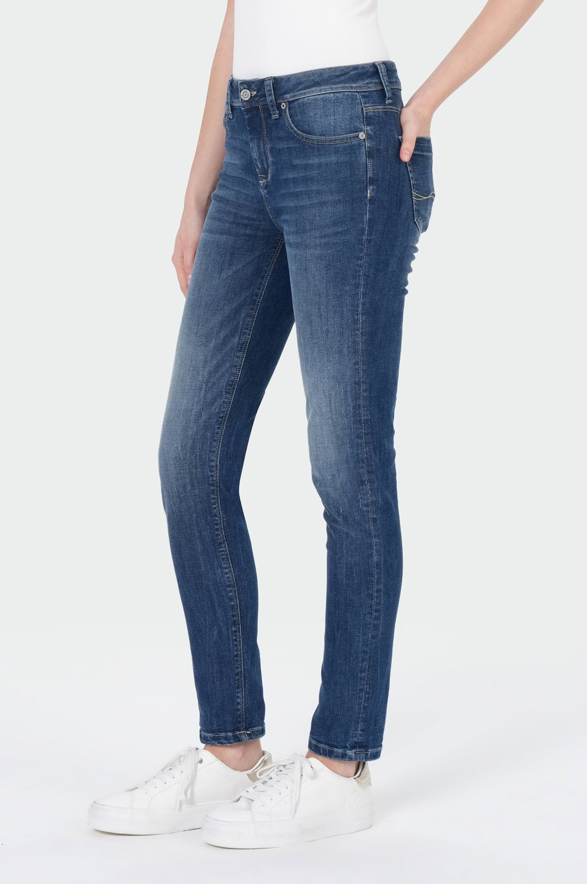 Monika Slim | Fame Blue