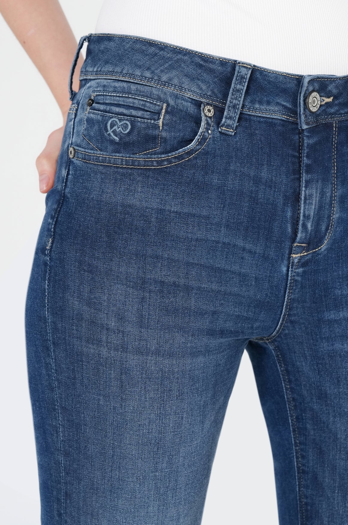 Monika Slim | Fame Blue
