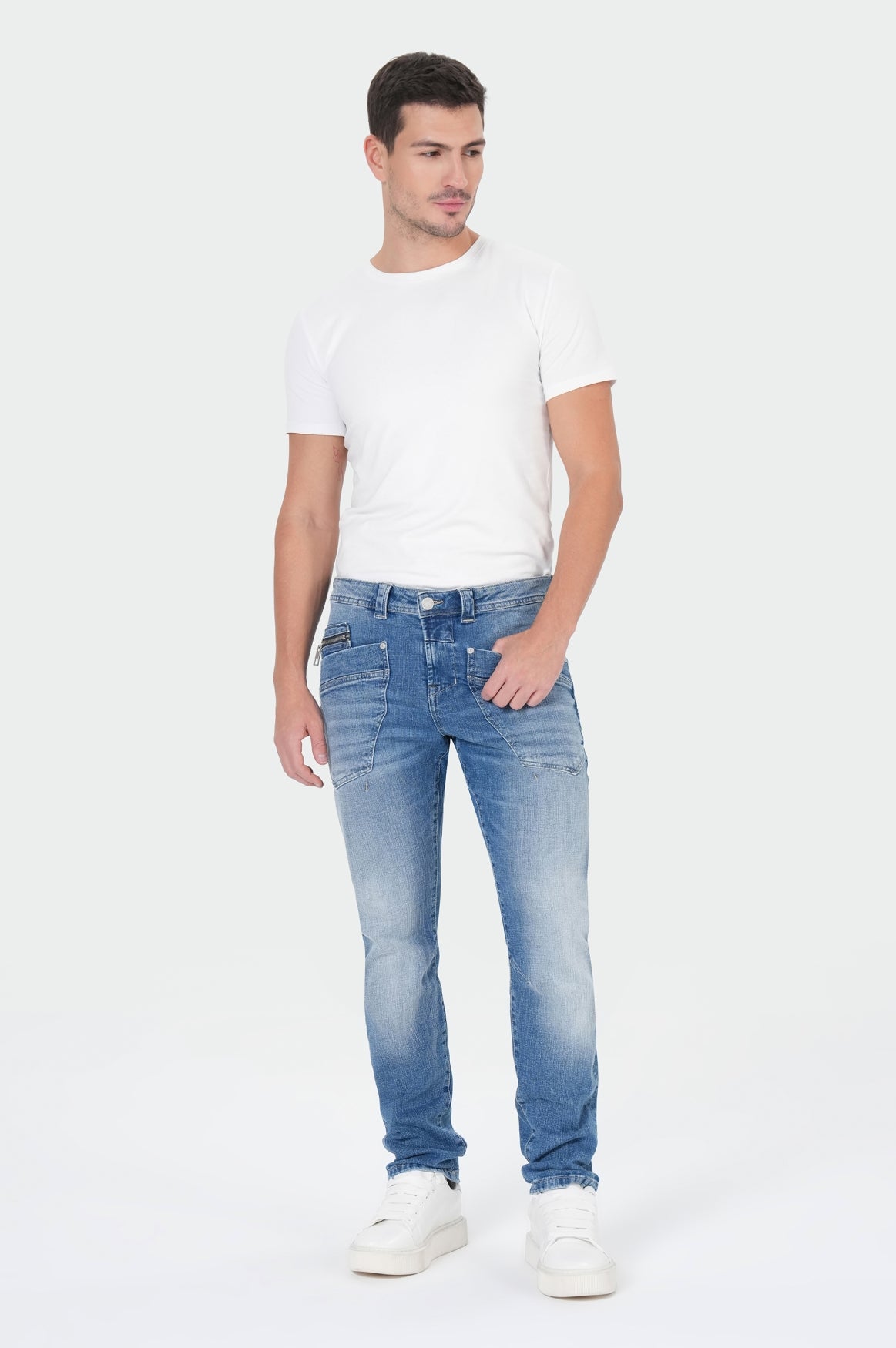 Pablo Regular | Flutte Blue