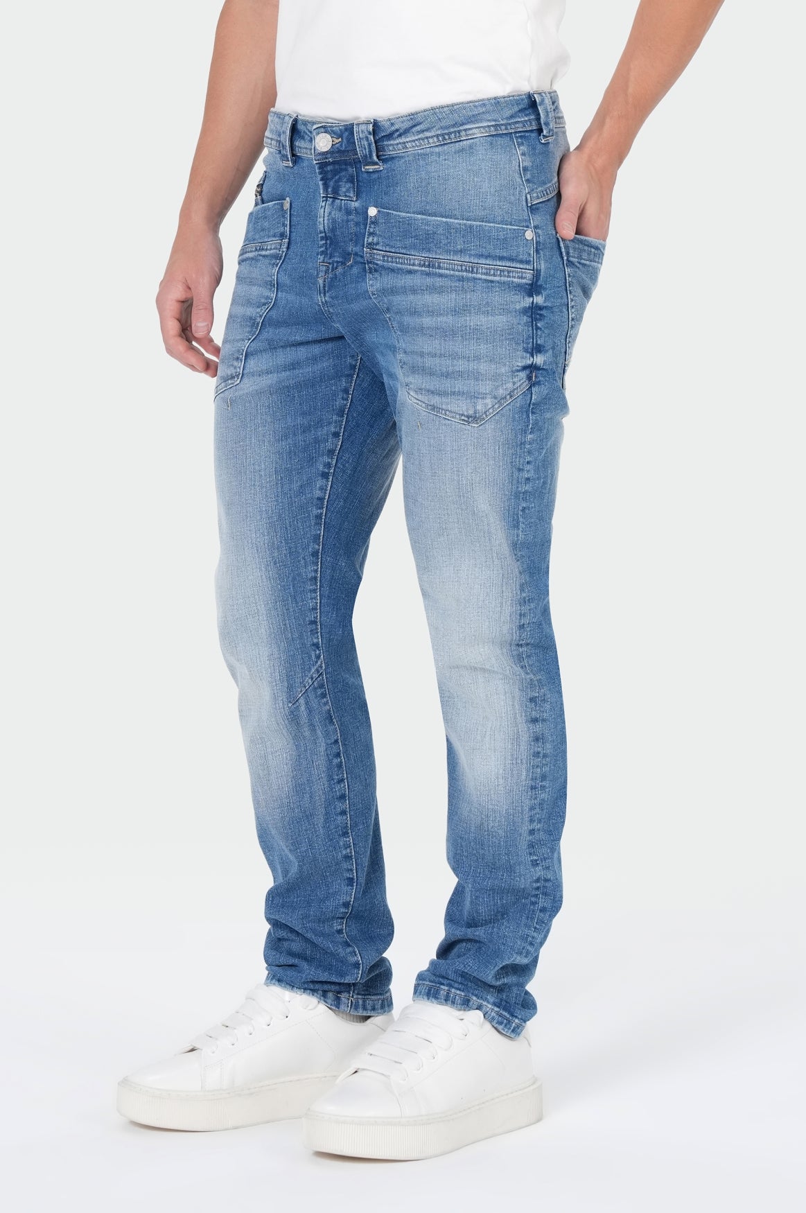 Pablo Regular | Flutte Blue