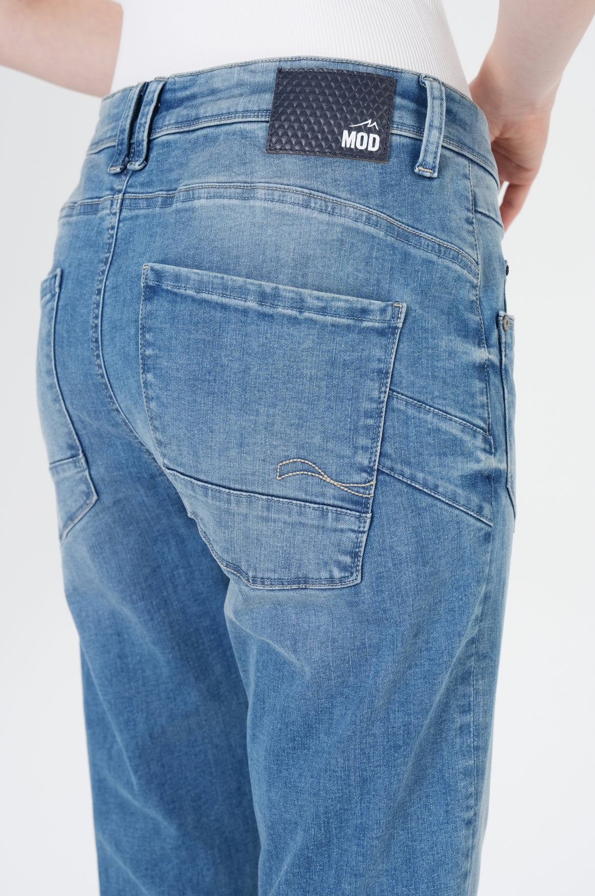 Peggy Comfort Straight | Font Blue