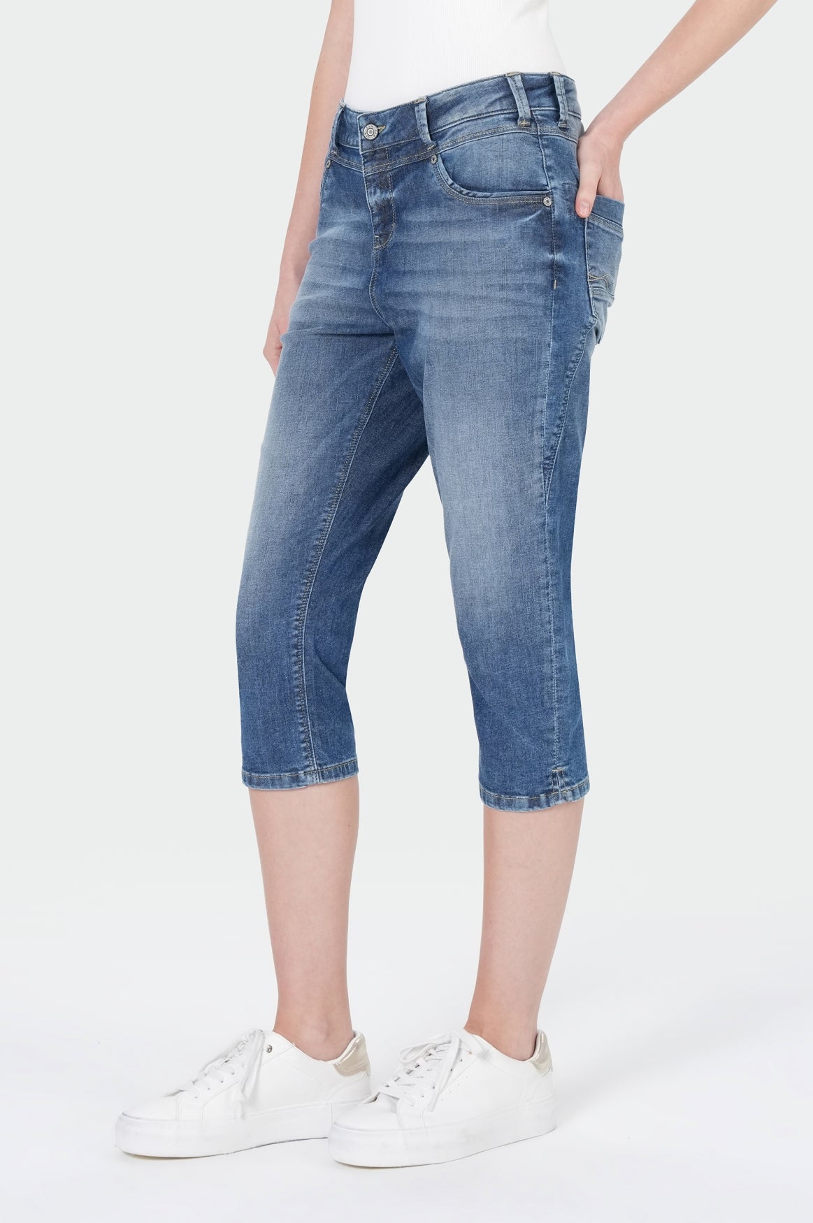 Rea Capri | Fat Blue