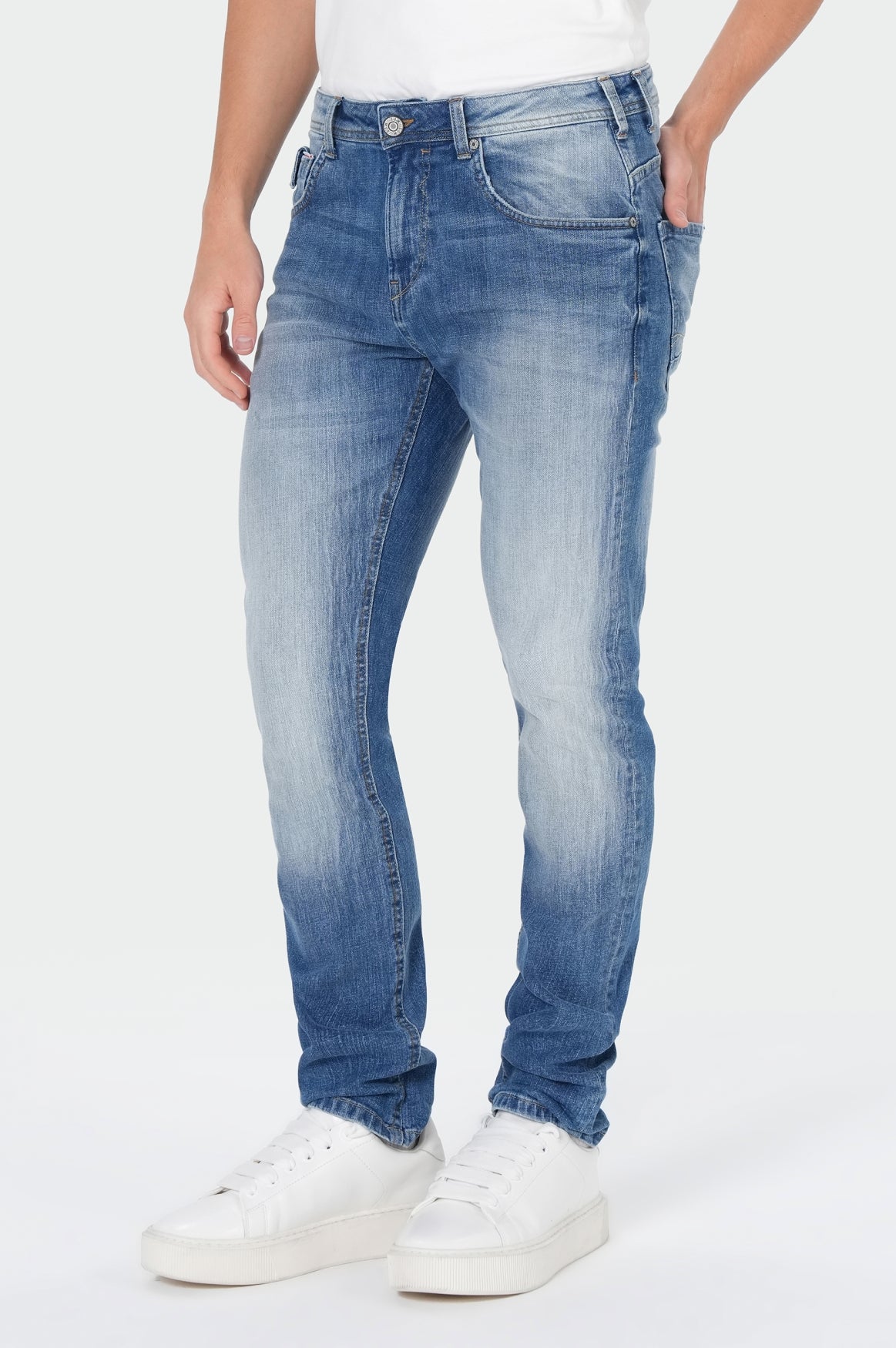 Ricardo Regular | Fency Blue