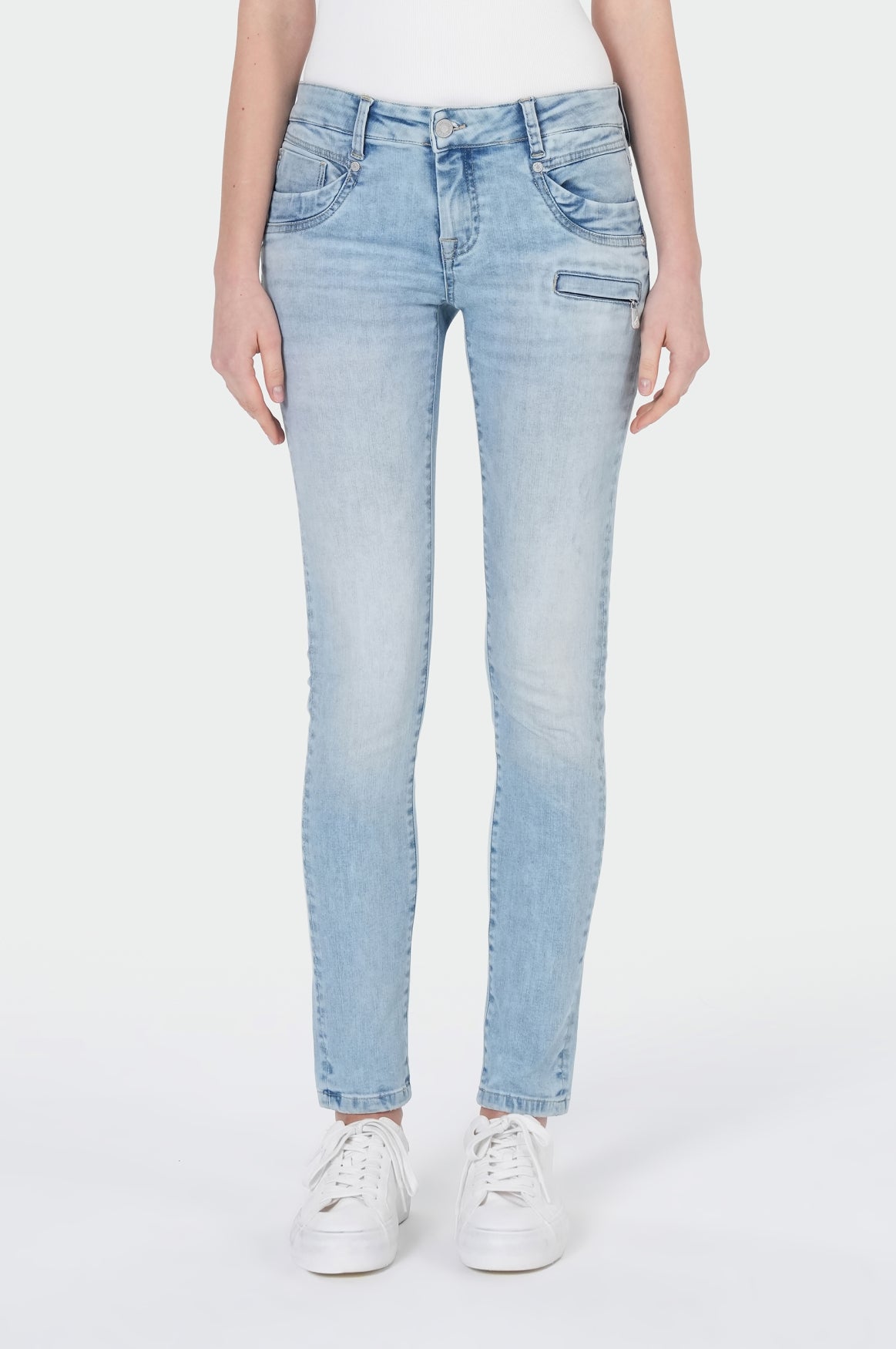 Suzy Skinny | Famous Blue