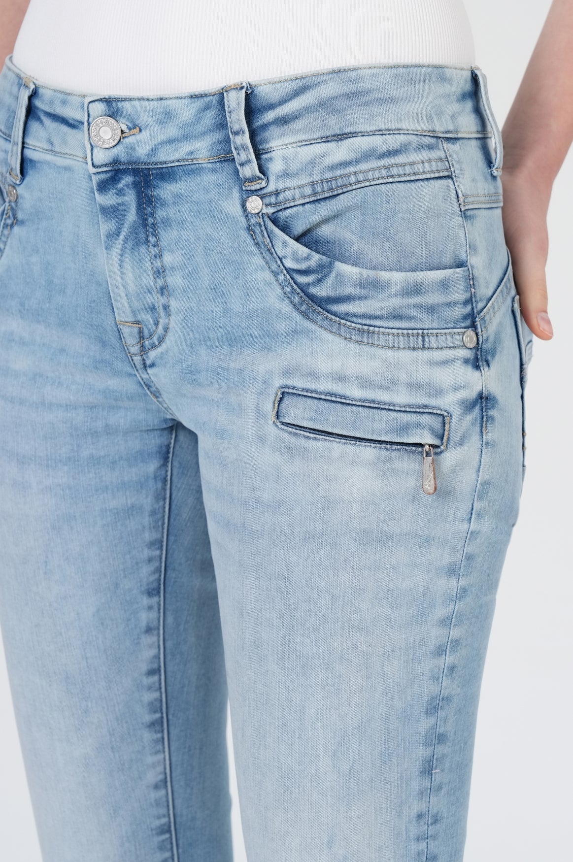 Suzy Skinny | Famous Blue