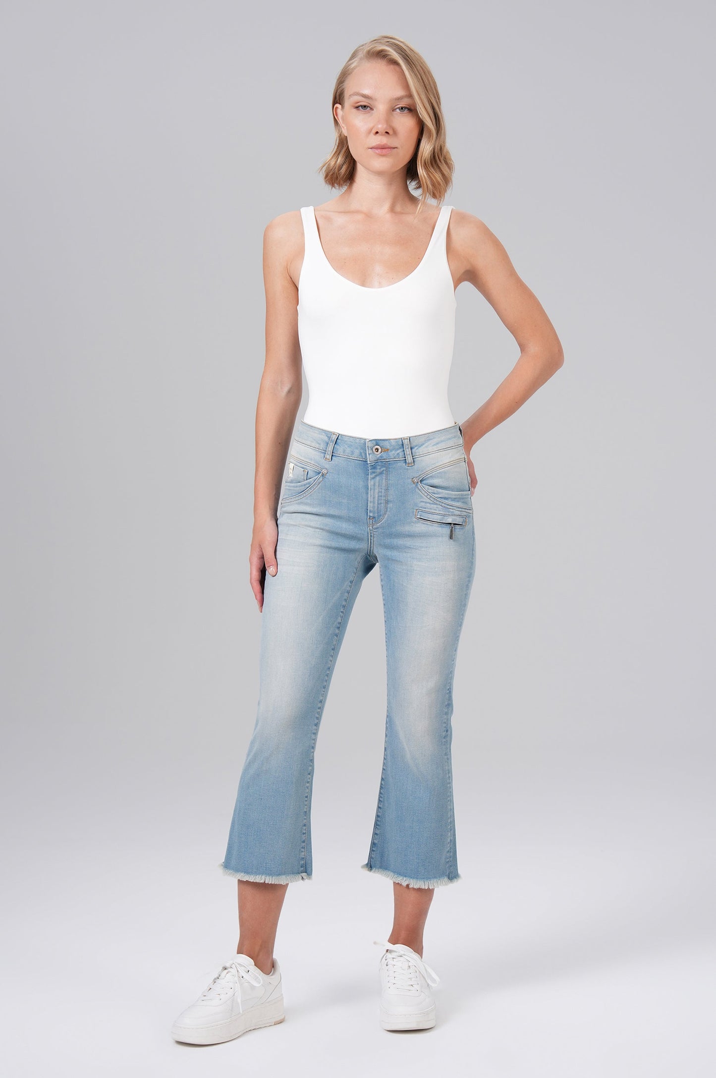 Suzy Kick Flared | Bank Blue