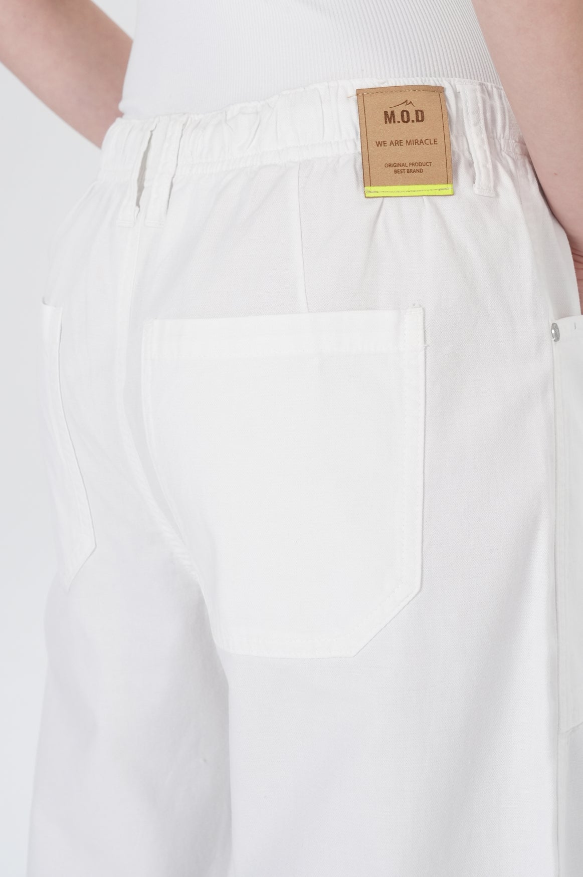 Chloe Barrel | White