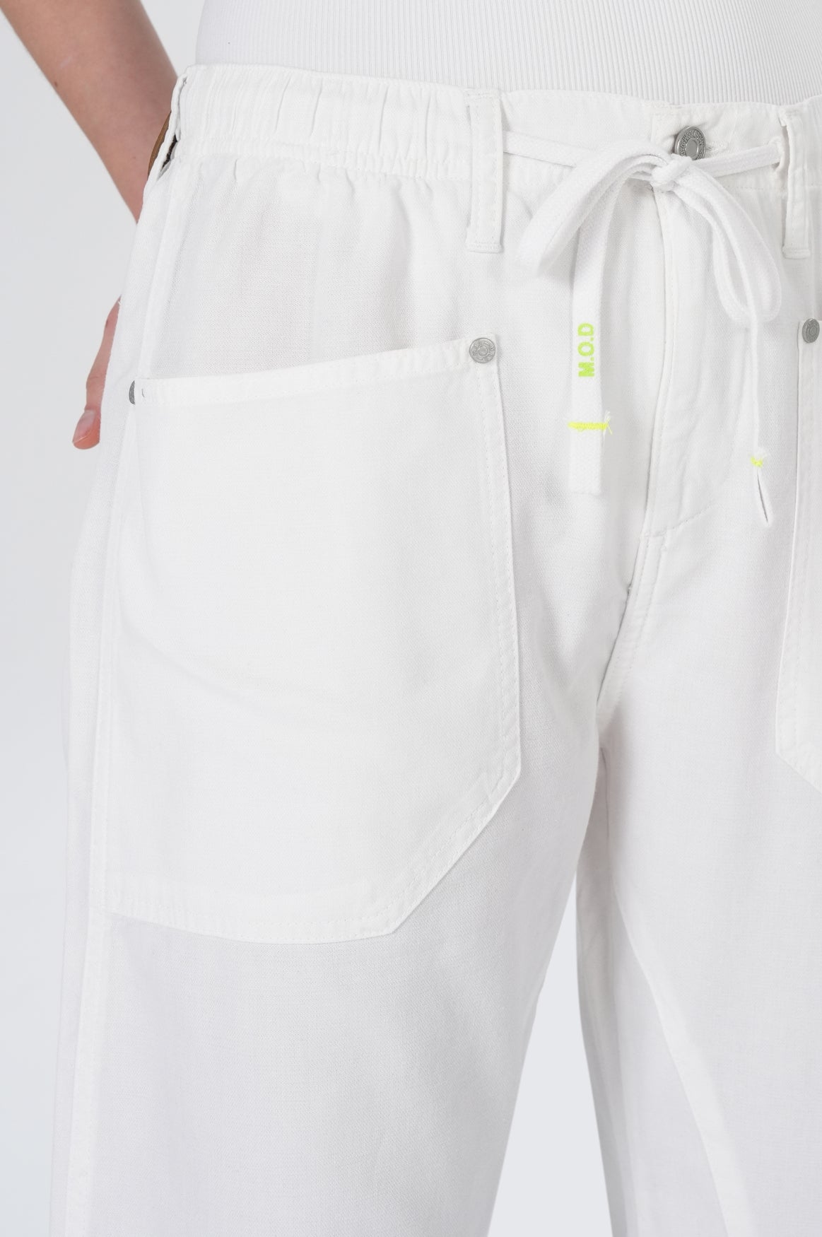 Chloe Barrel | White
