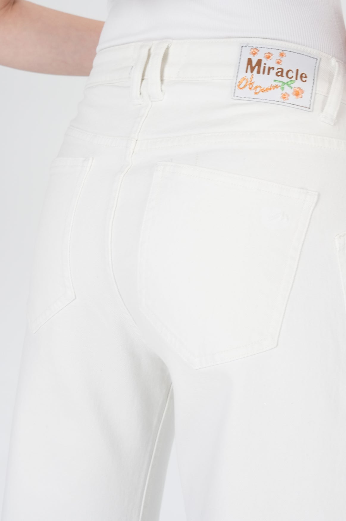 Clara Barrel | White