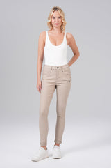Suzy Skinny Fit | White Cap
