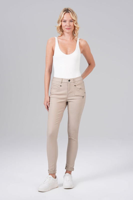 Suzy Skinny Fit | White Cap