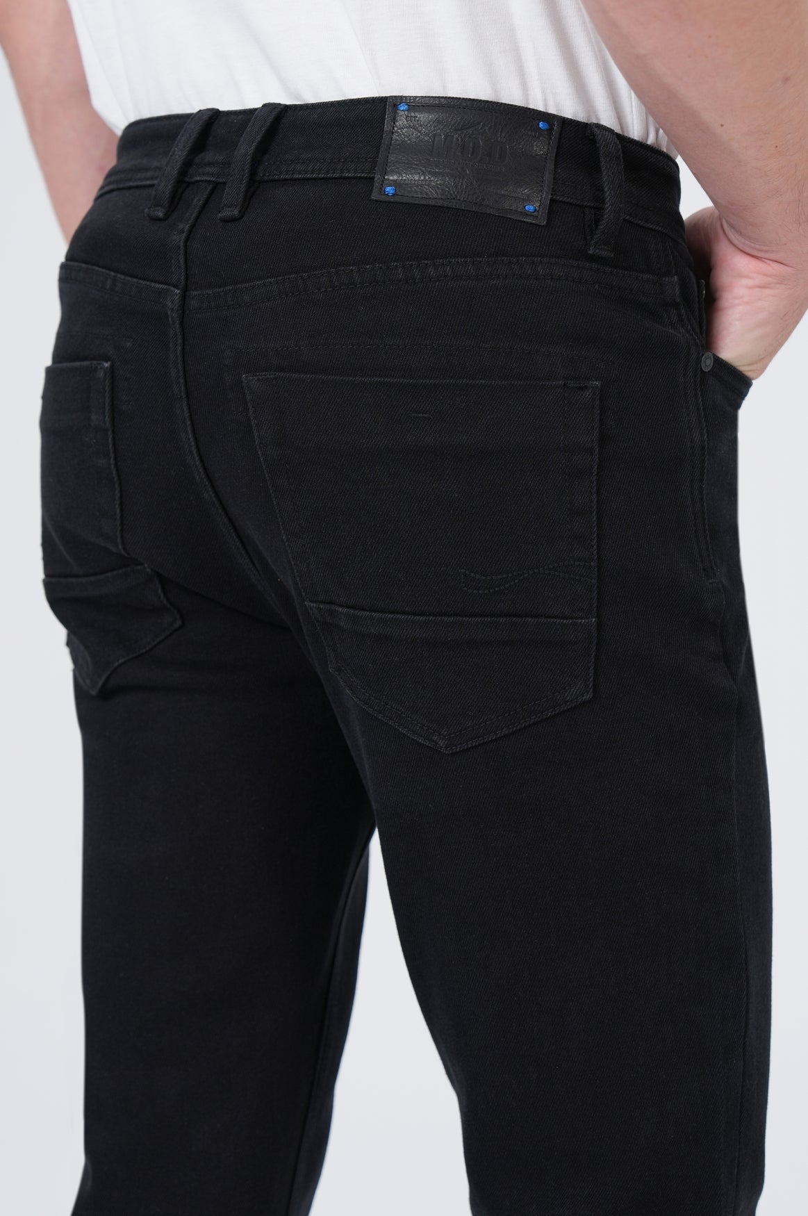 Cornell Regular | Black