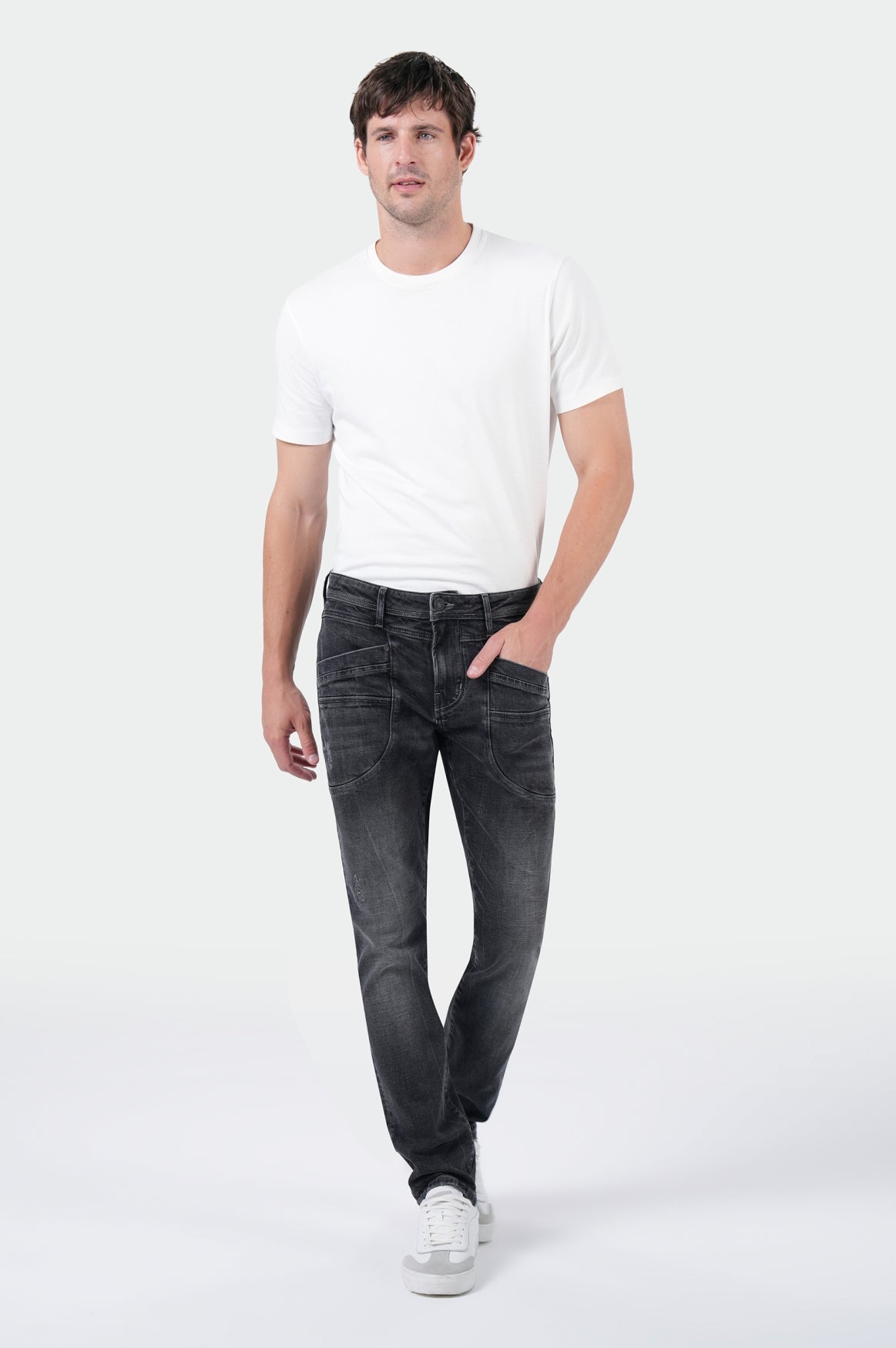 Peter Regular | Exam Black