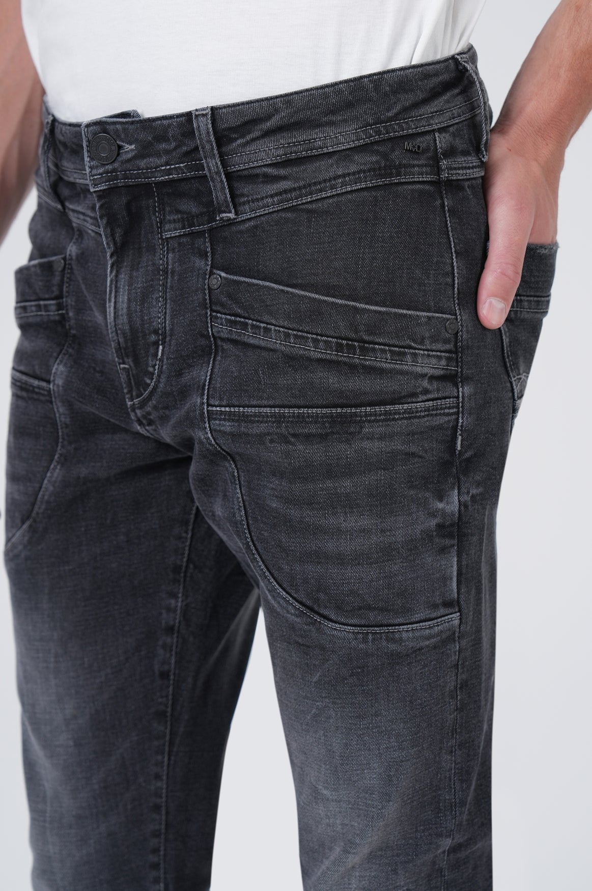 Peter Regular | Exam Black