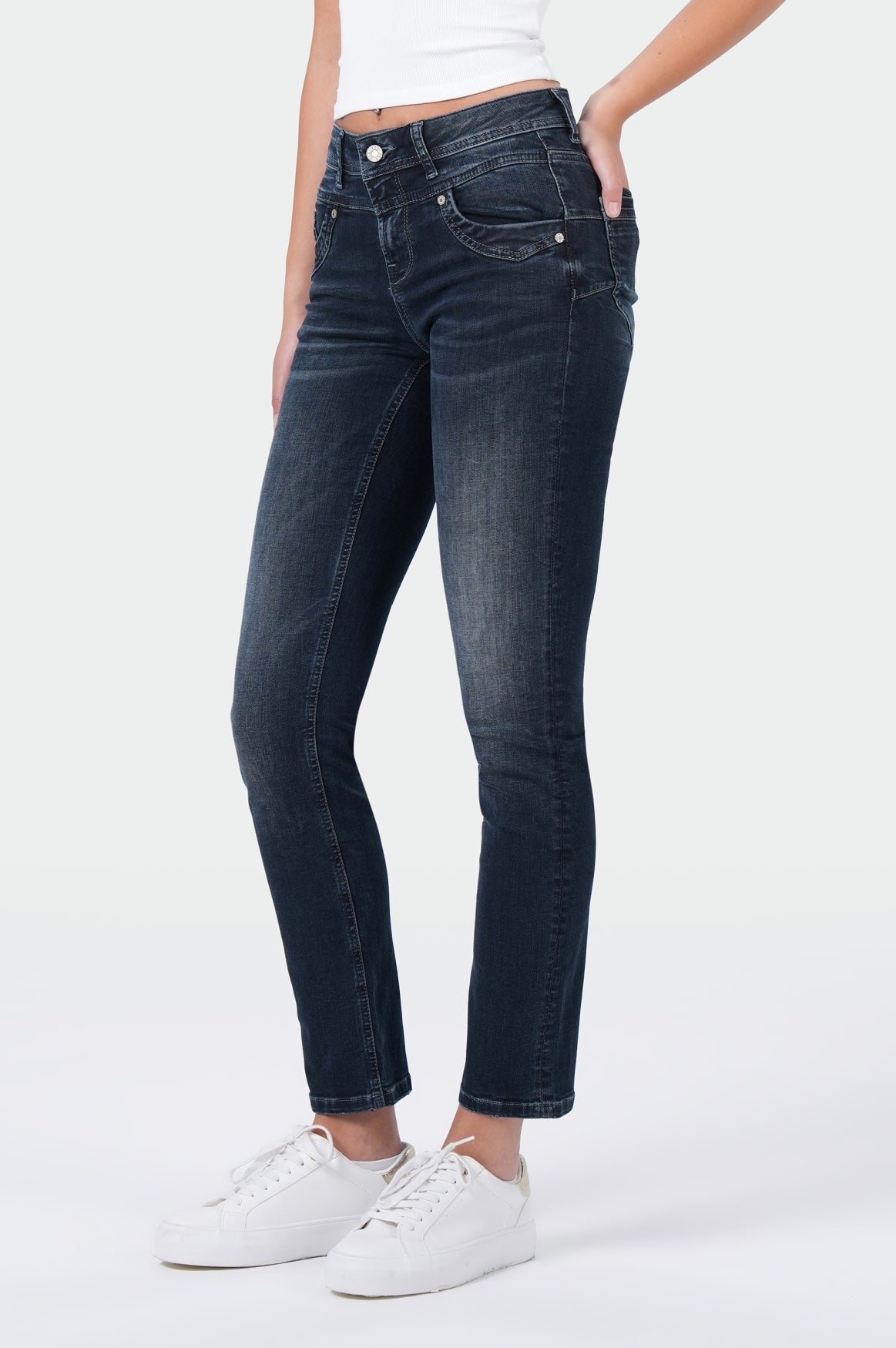 Romy Regular | Eminem Blue