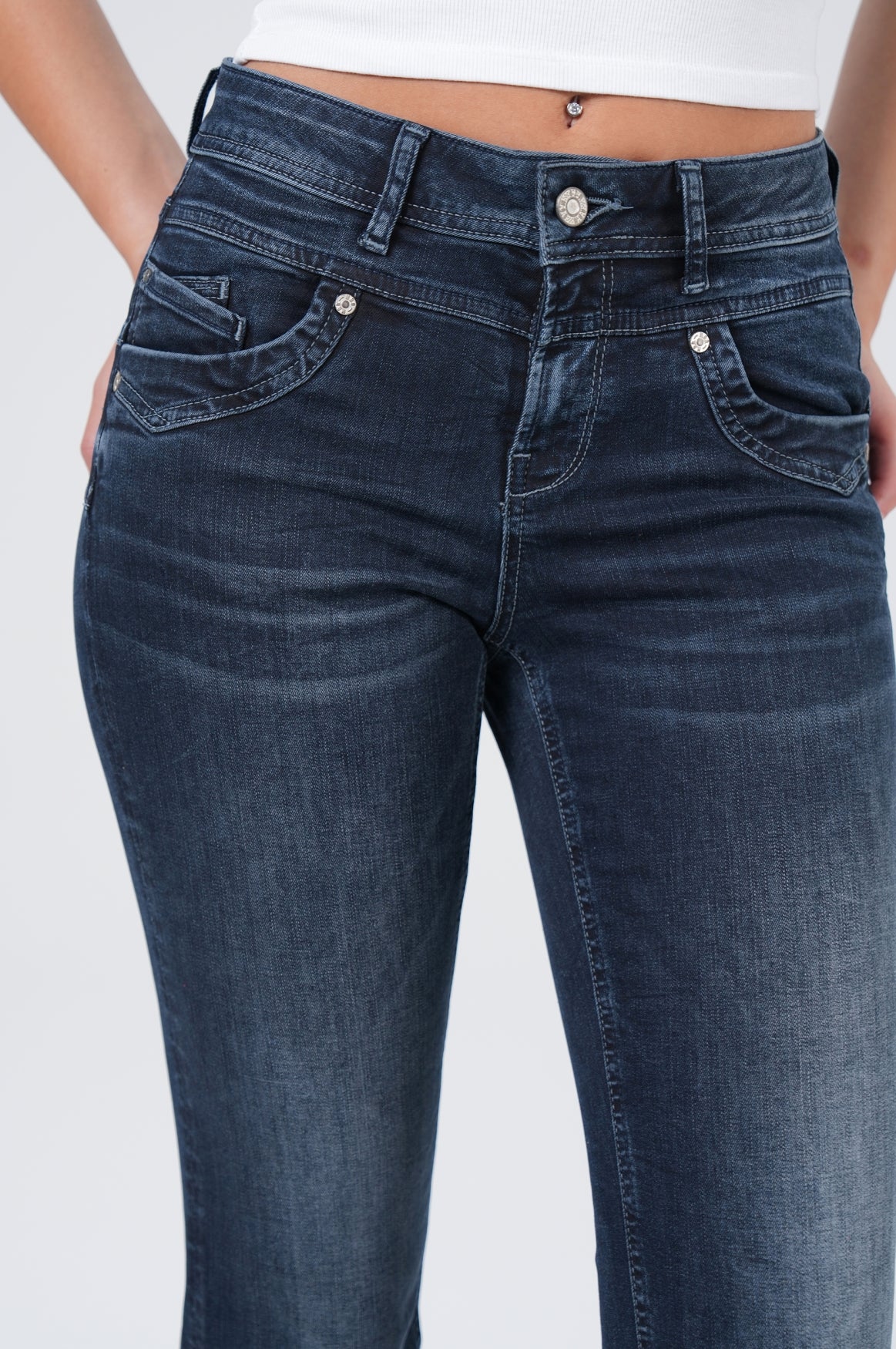 Romy Regular | Eminem Blue