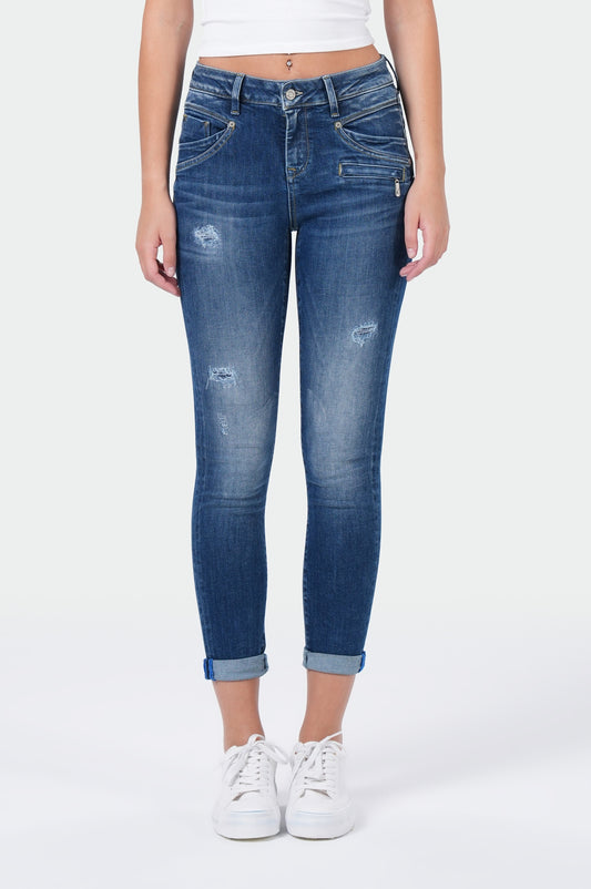 Suzy Skinny | Expel Blue